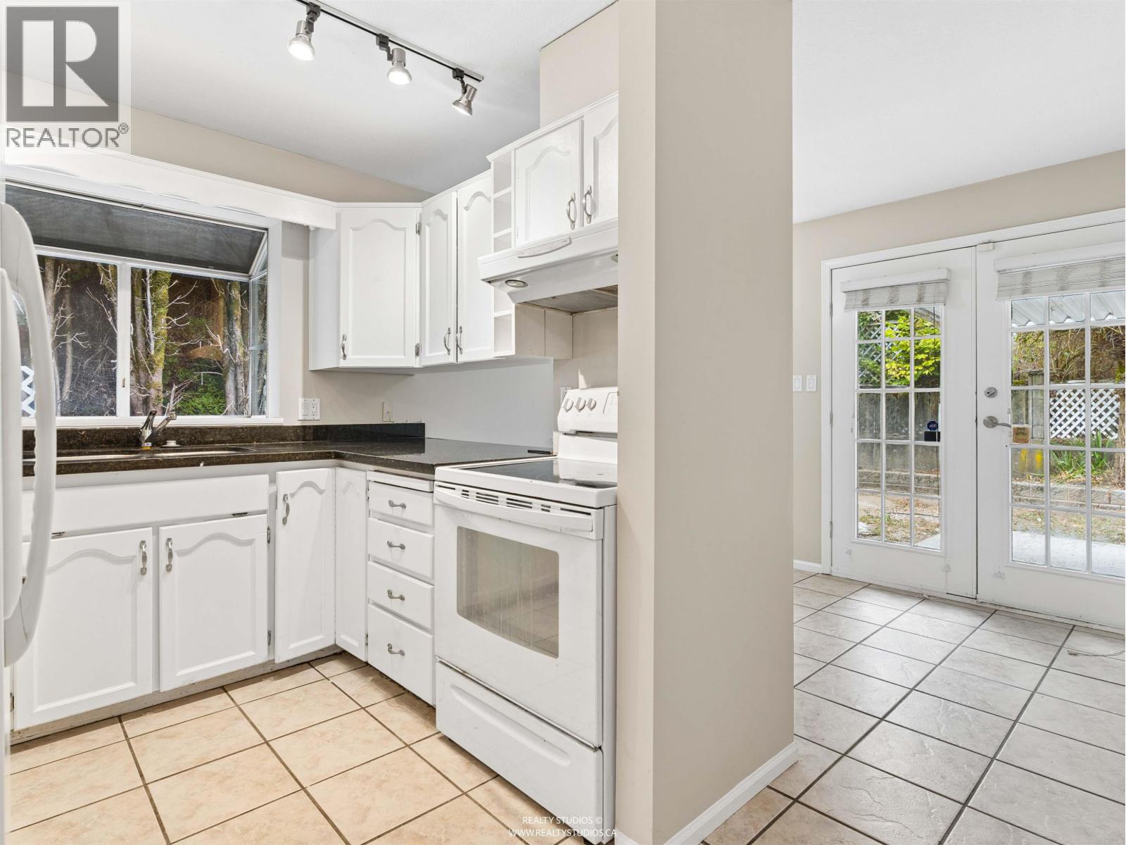 11638 225 Street Property Photo 10