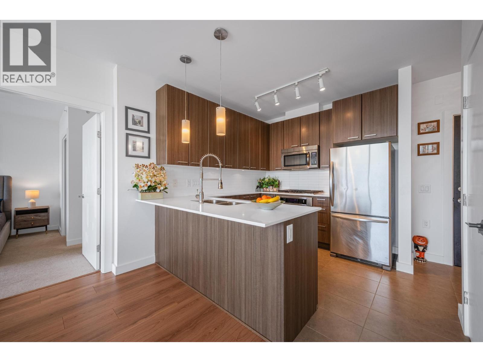 2206 2955 Atlantic Avenue Property Photo 6