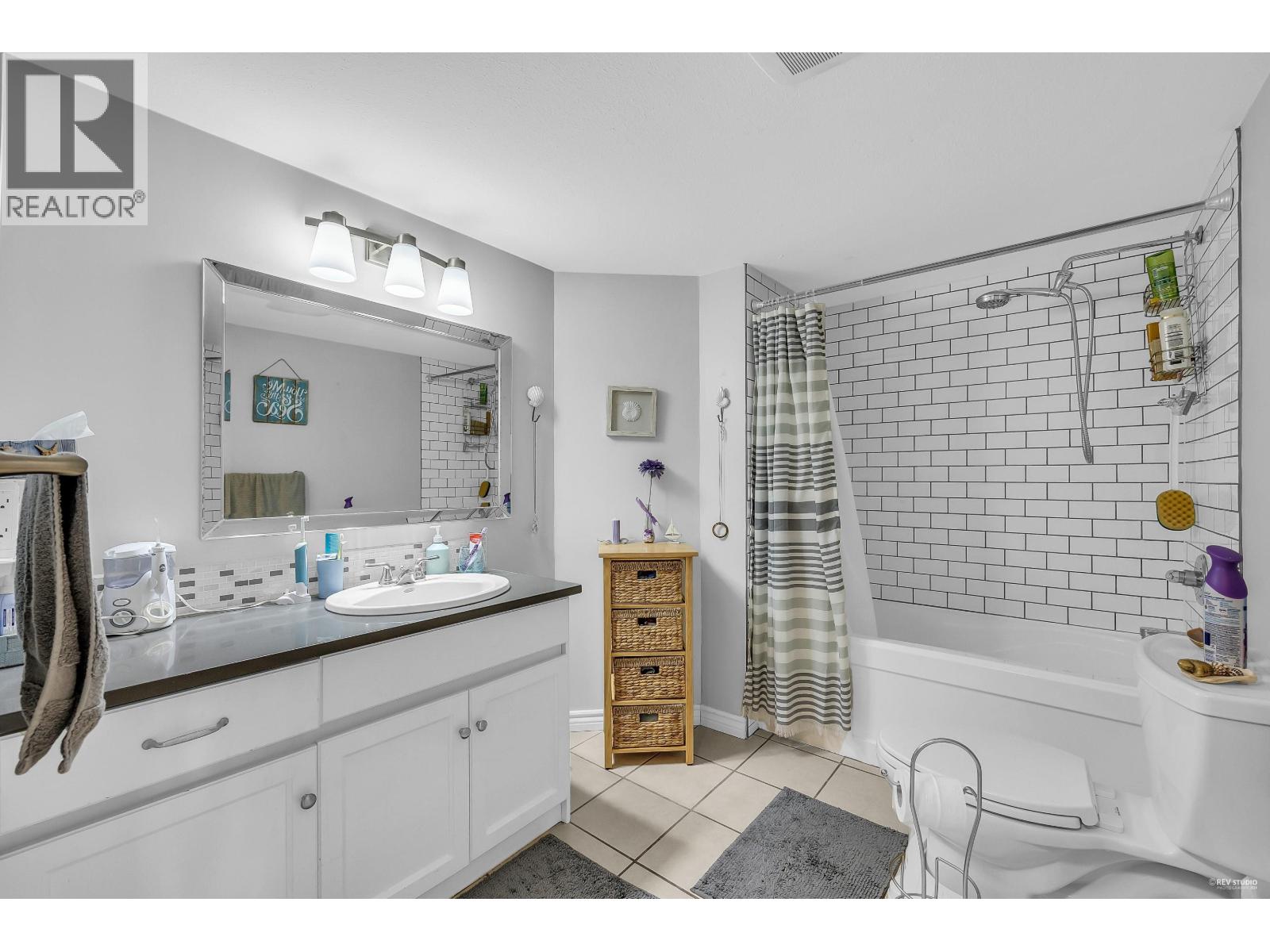 15 5661 Ladner Trunk Road Property Photo 12