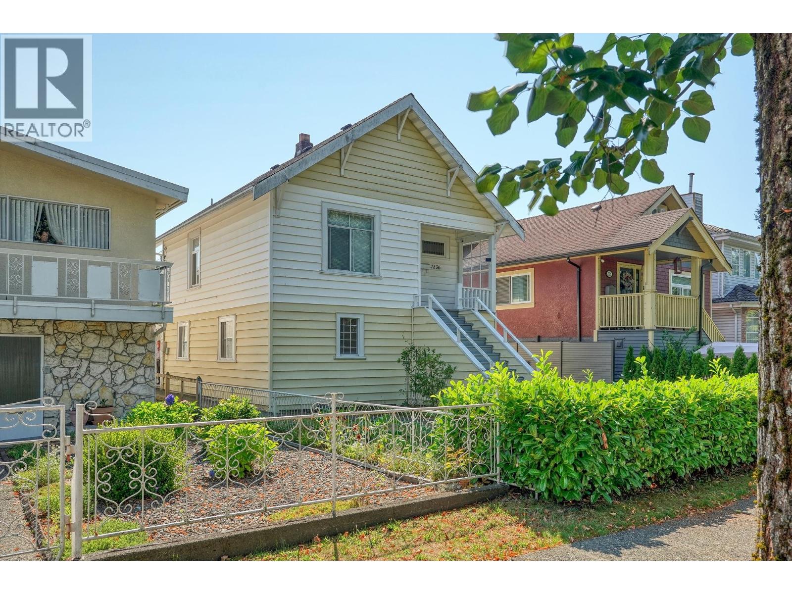 2336 45 Avenue Property Photo 2
