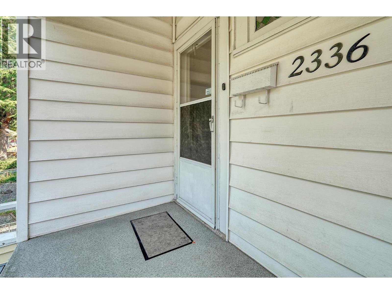 2336 45 Avenue Property Photo 6