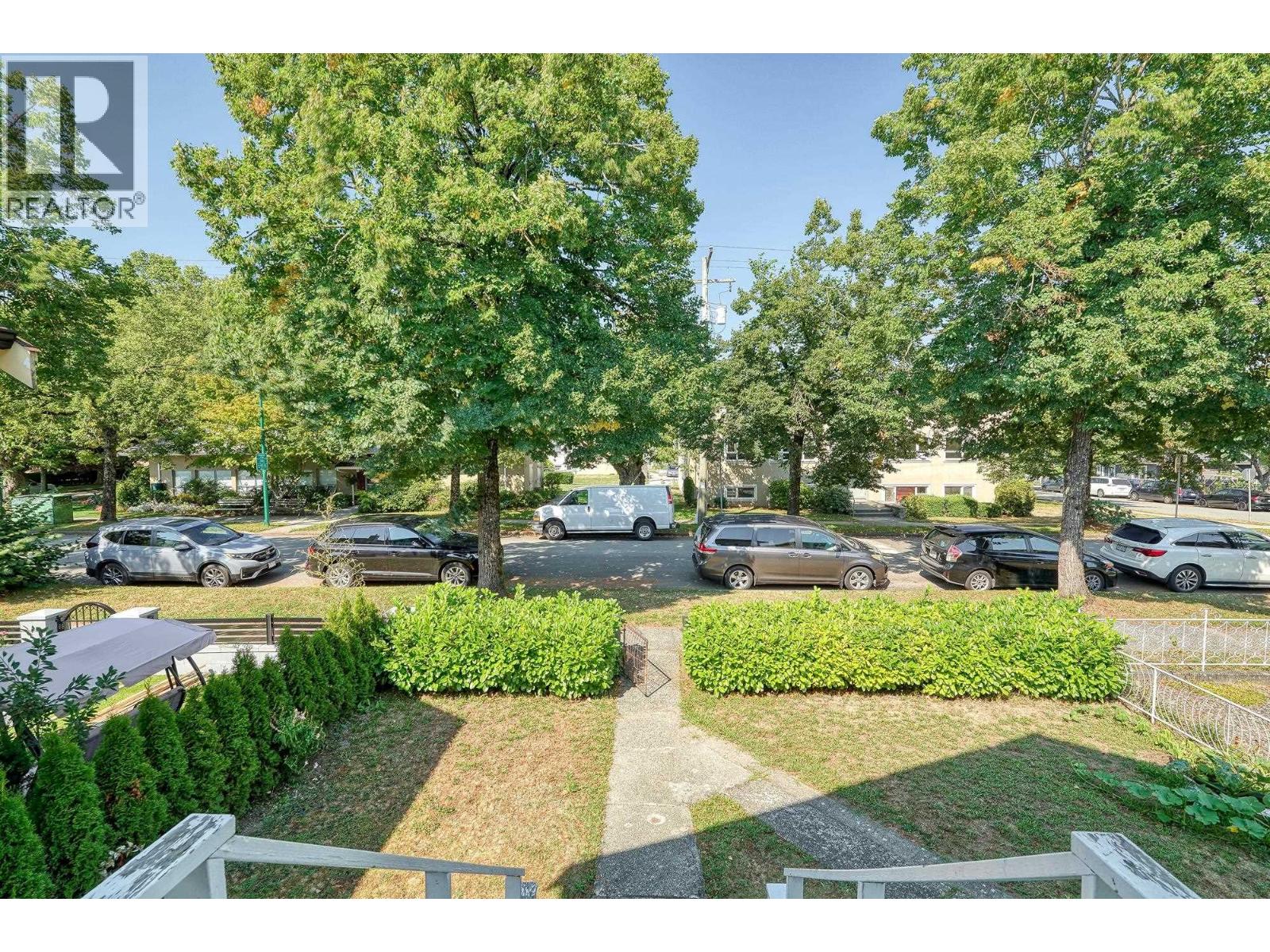 2336 45 Avenue Property Photo 7