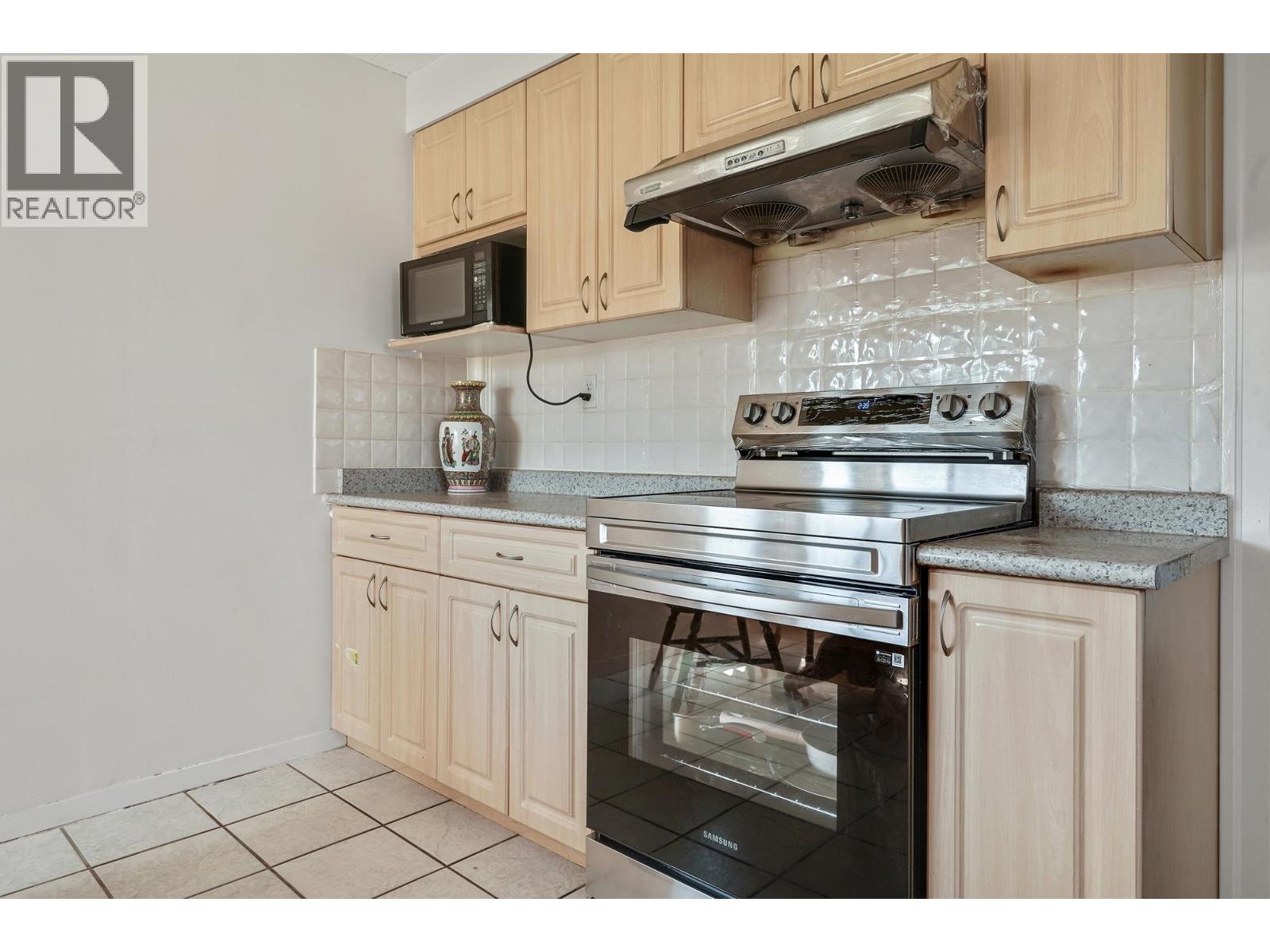 2336 45 Avenue Property Photo 14