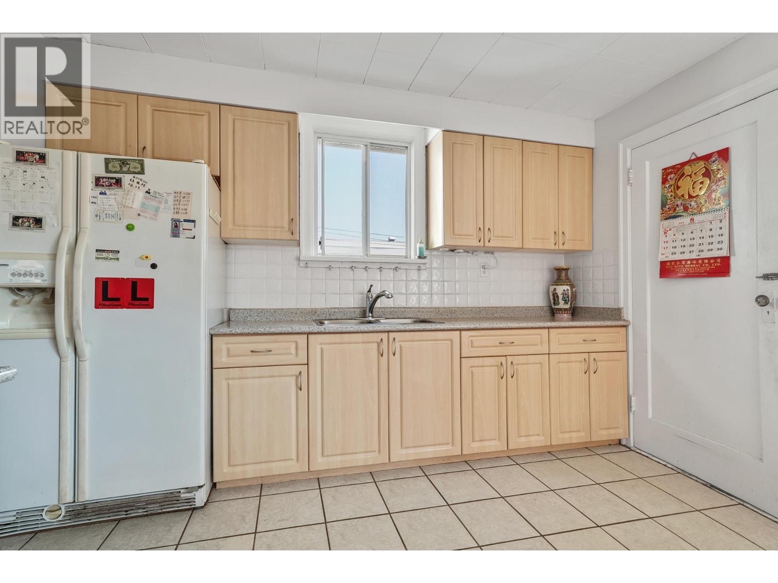 2336 45 Avenue Property Photo 15