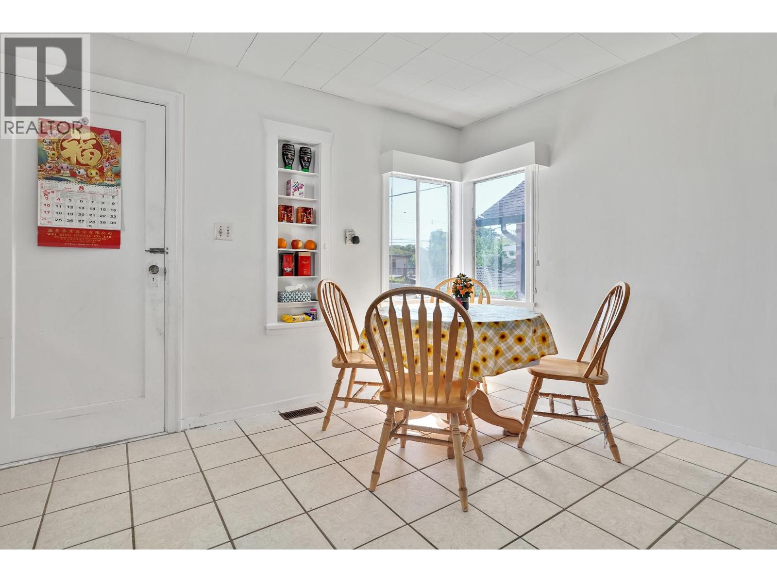 2336 45 Avenue Property Photo 16