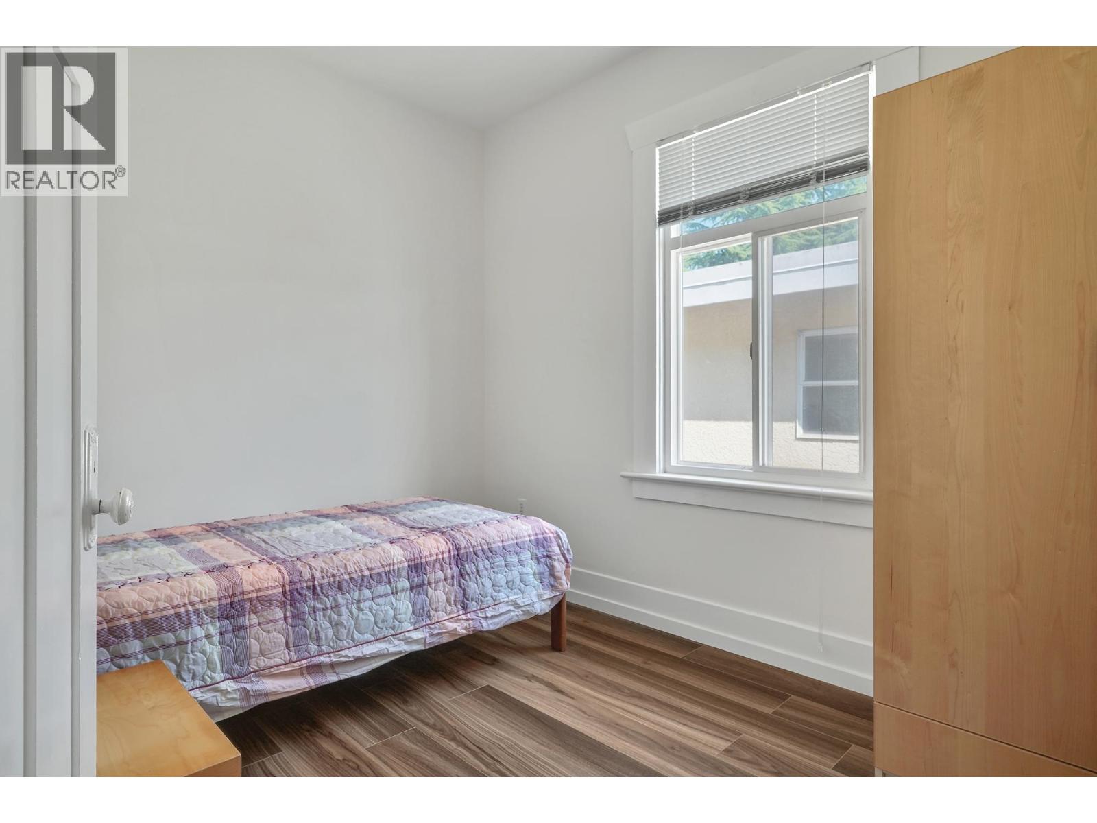 2336 45 Avenue Property Photo 20