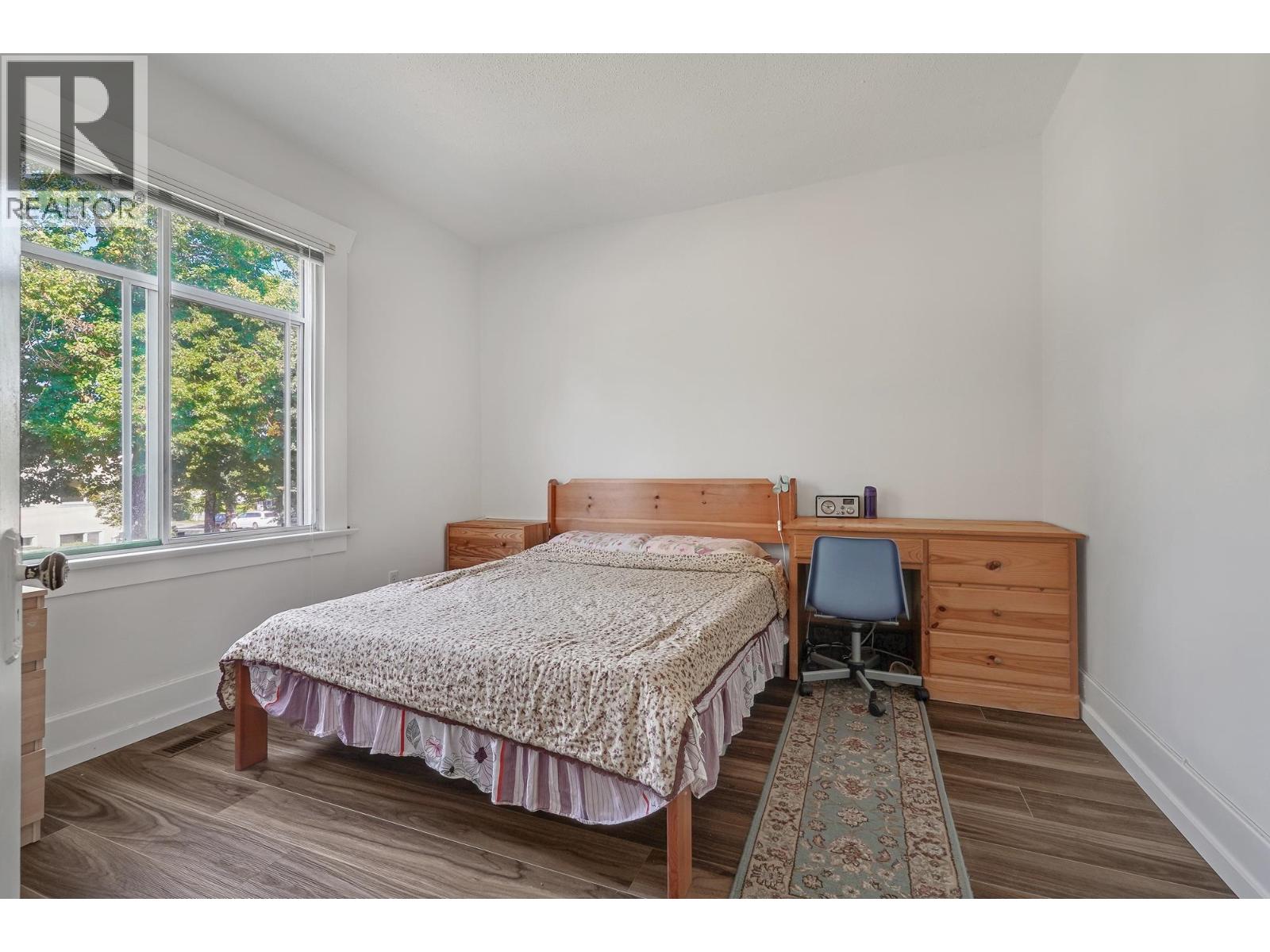 2336 45 Avenue Property Photo 21