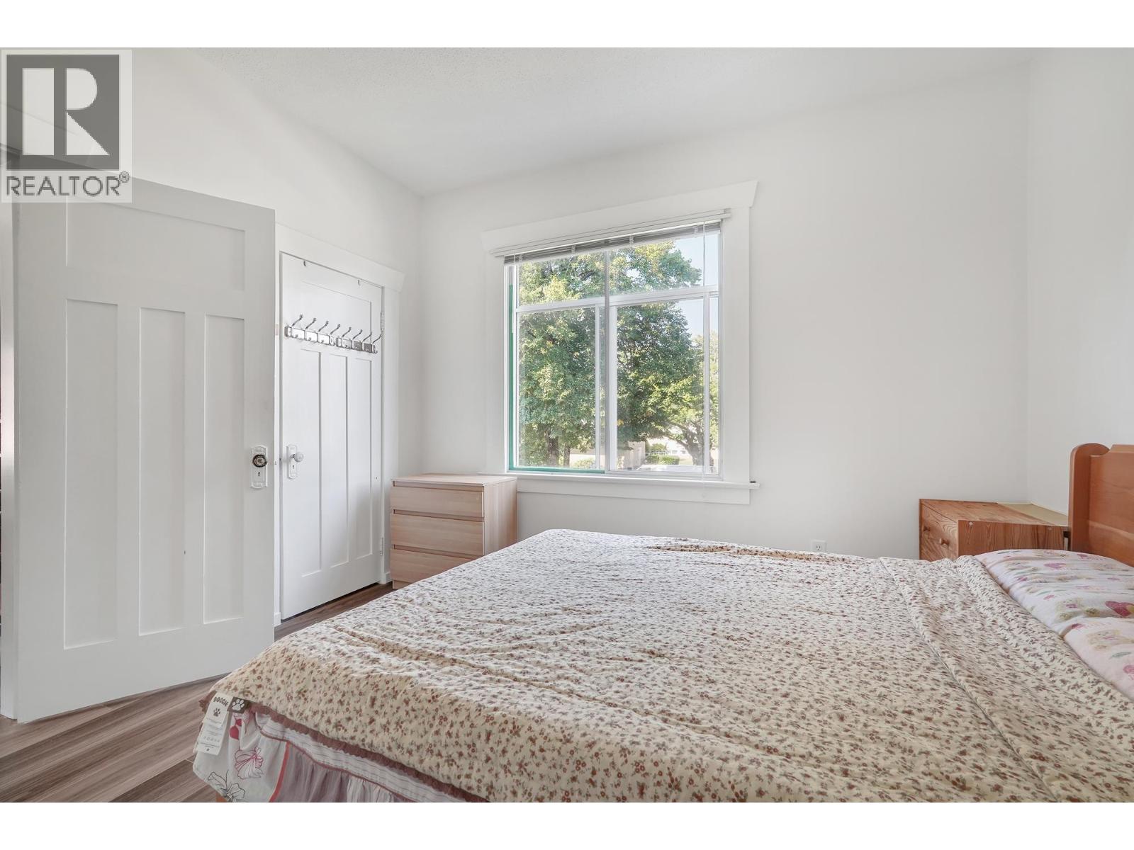 2336 45 Avenue Property Photo 22