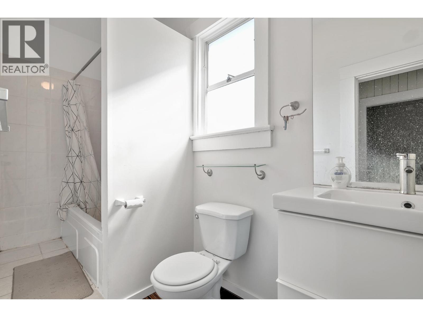 2336 45 Avenue Property Photo 23
