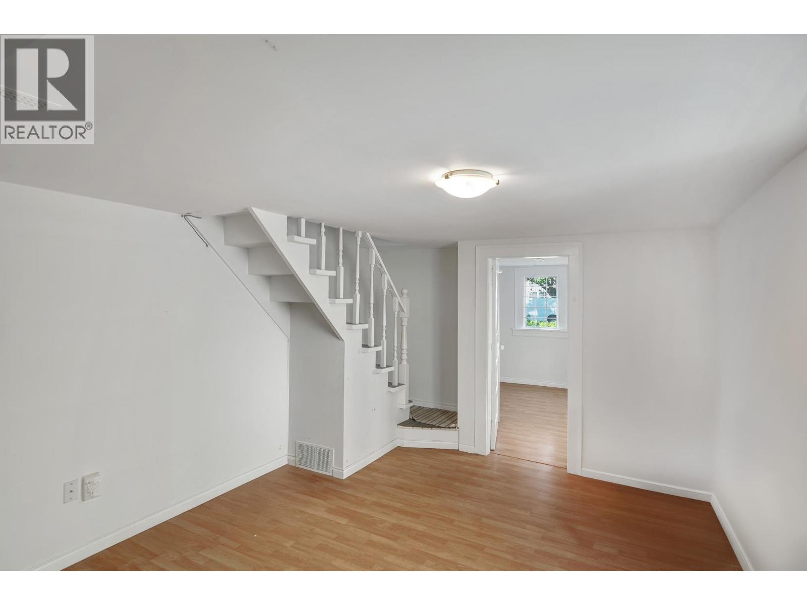 2336 45 Avenue Property Photo 24
