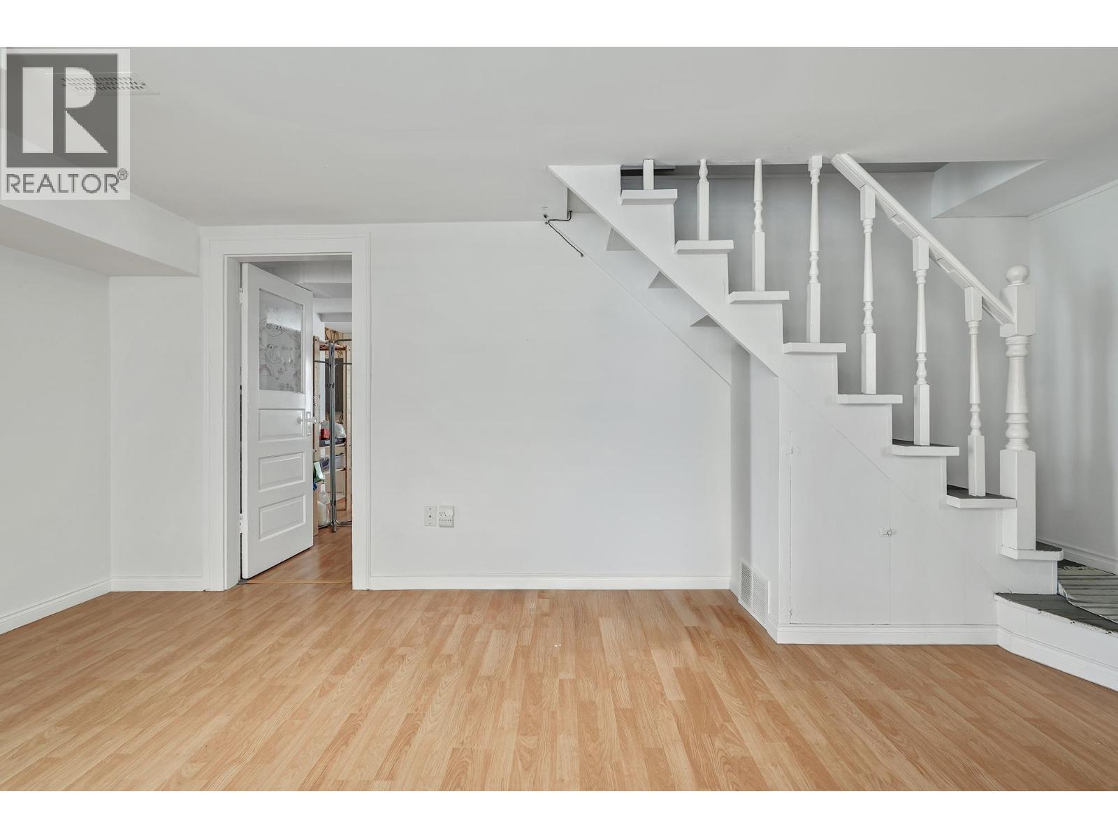 2336 45 Avenue Property Photo 25