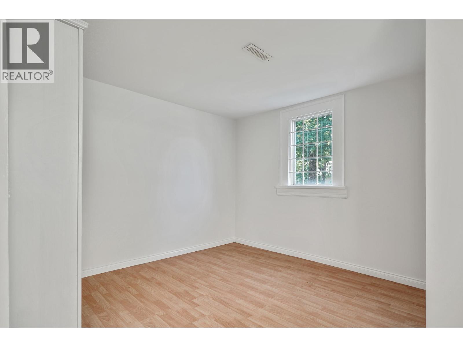 2336 45 Avenue Property Photo 27