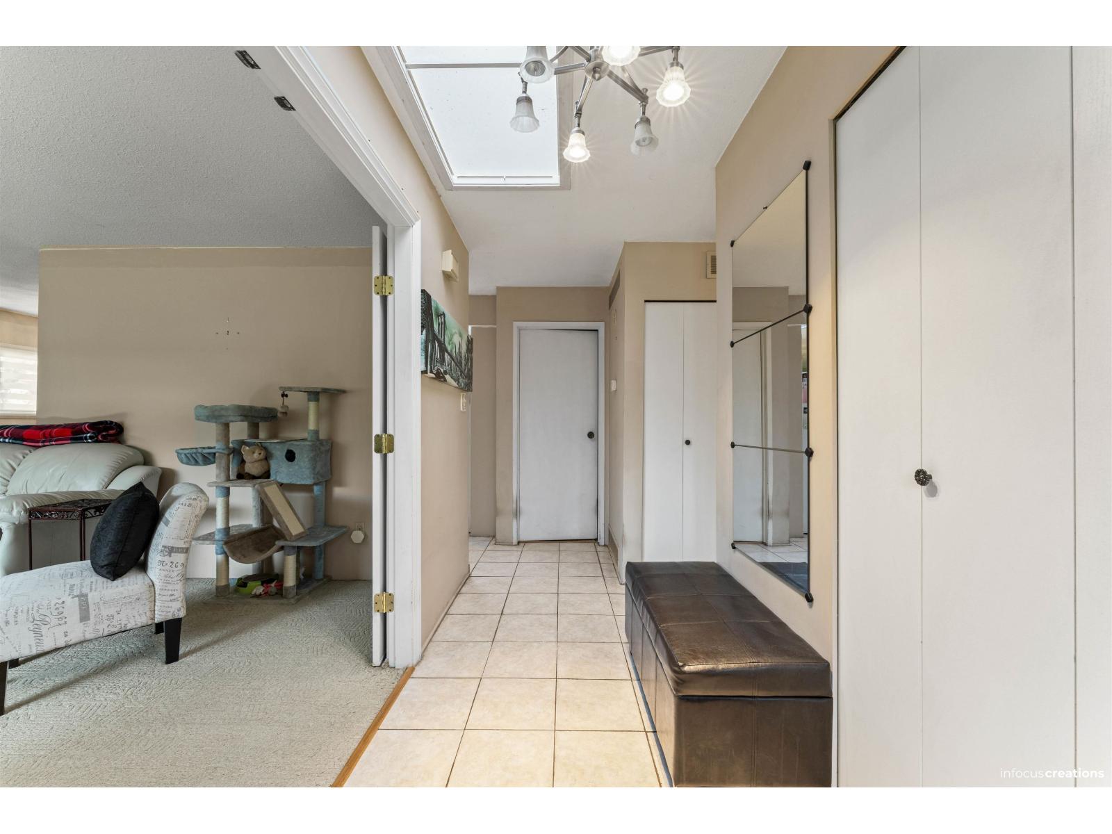15156 93 Avenue Property Photo 2