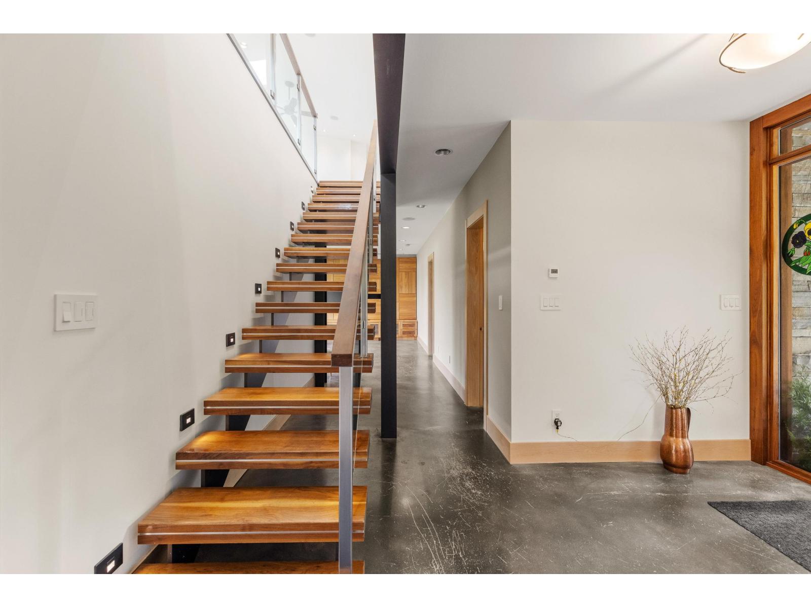 1 230 208th Street Property Photo 4