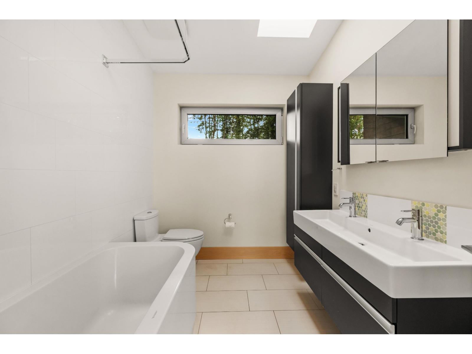 1 230 208th Street Property Photo 24