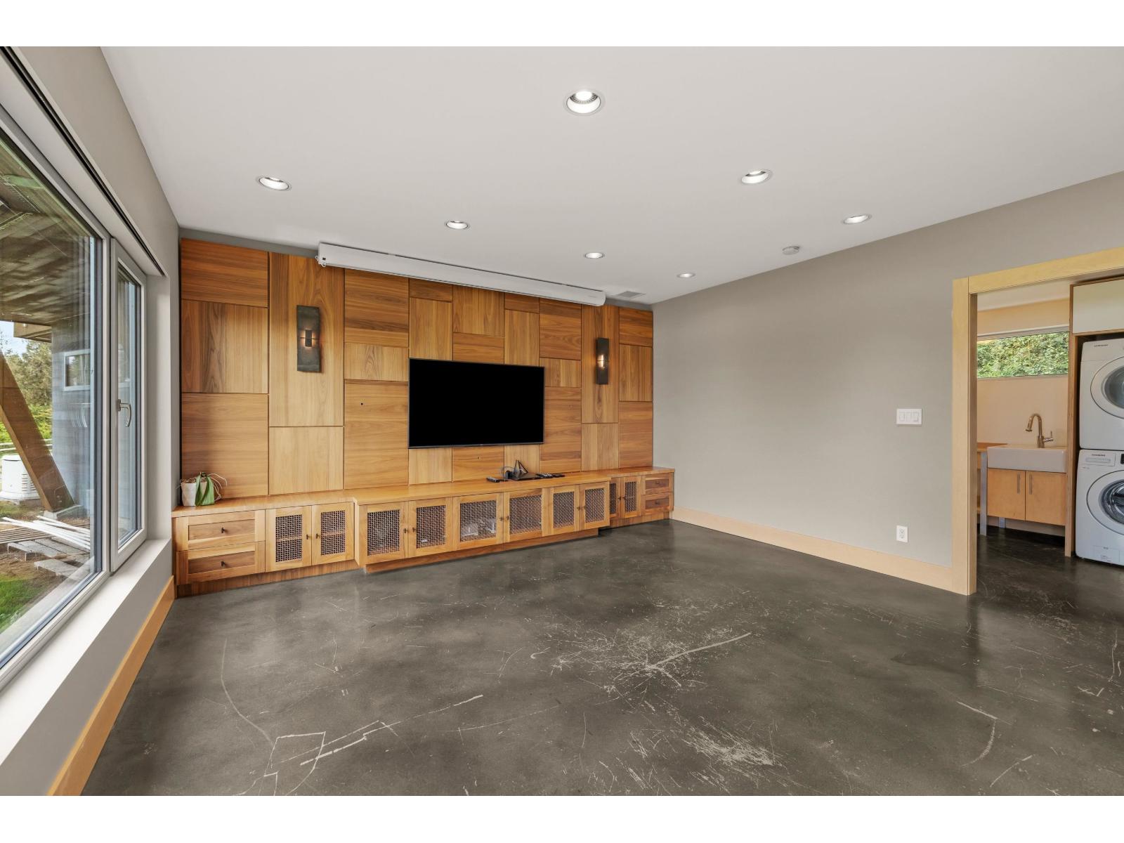 1 230 208th Street Property Photo 26