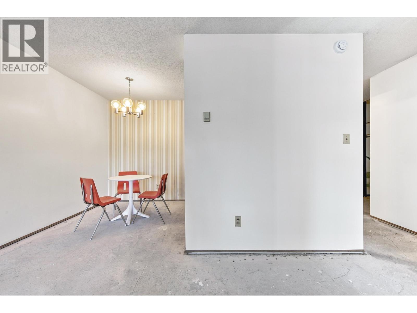 205 1825 W 8th Avenue Property Photo 3