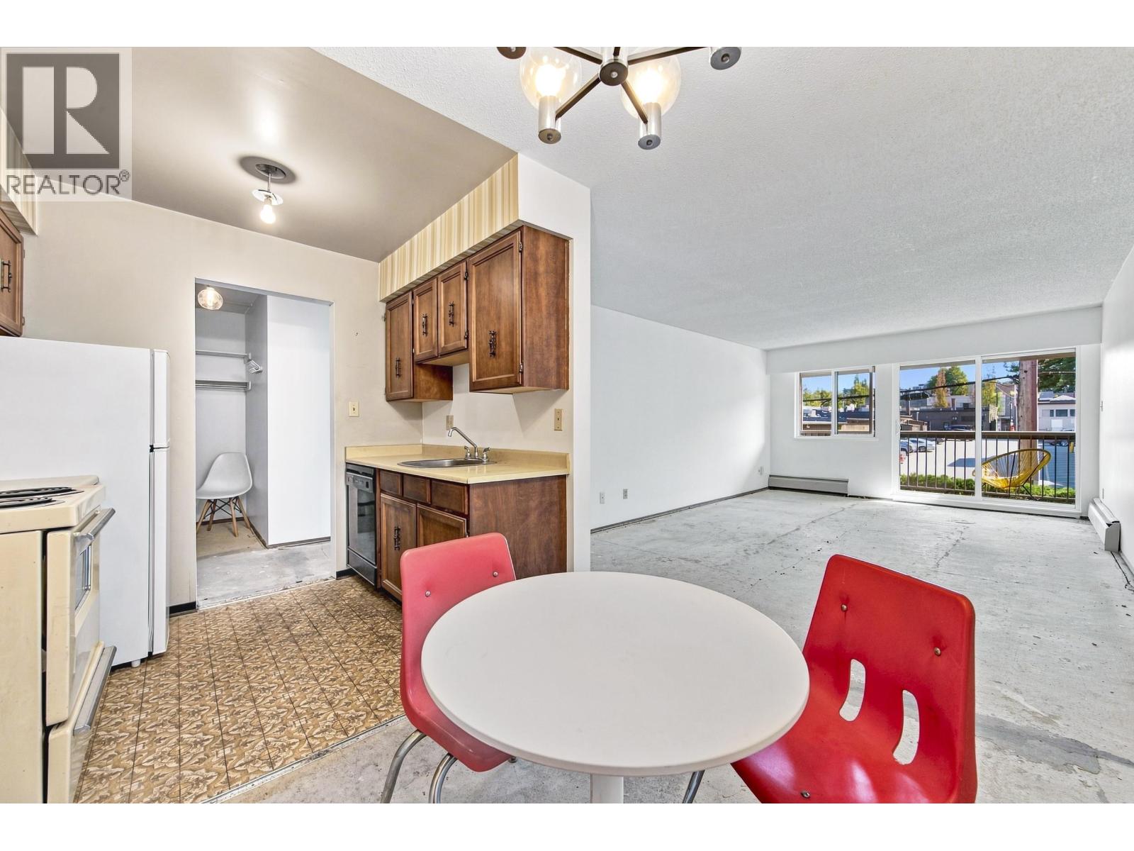 205 1825 W 8th Avenue Property Photo 5