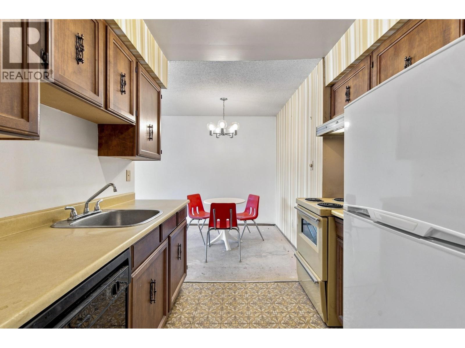 205 1825 W 8th Avenue Property Photo 6