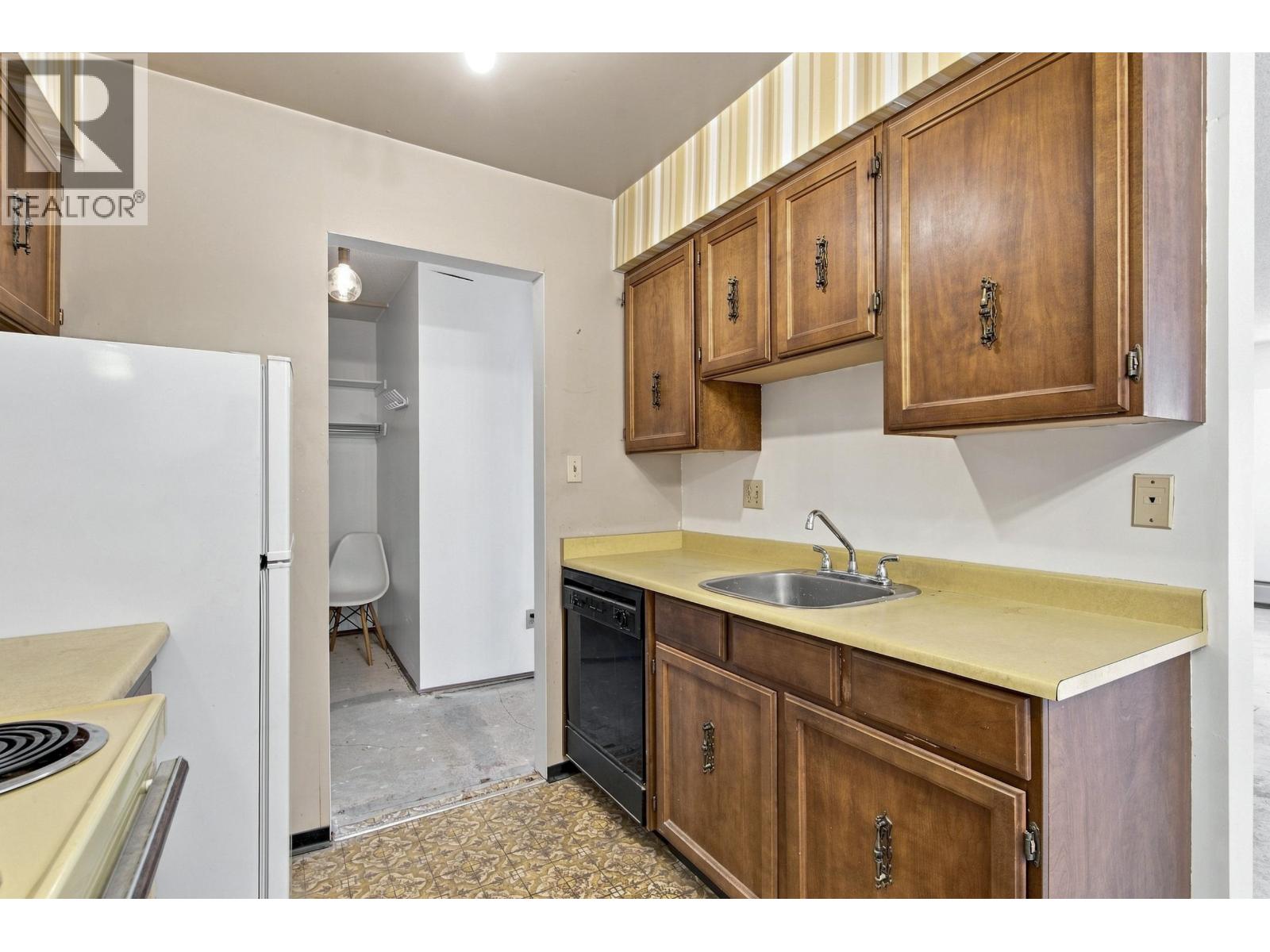 205 1825 W 8th Avenue Property Photo 7