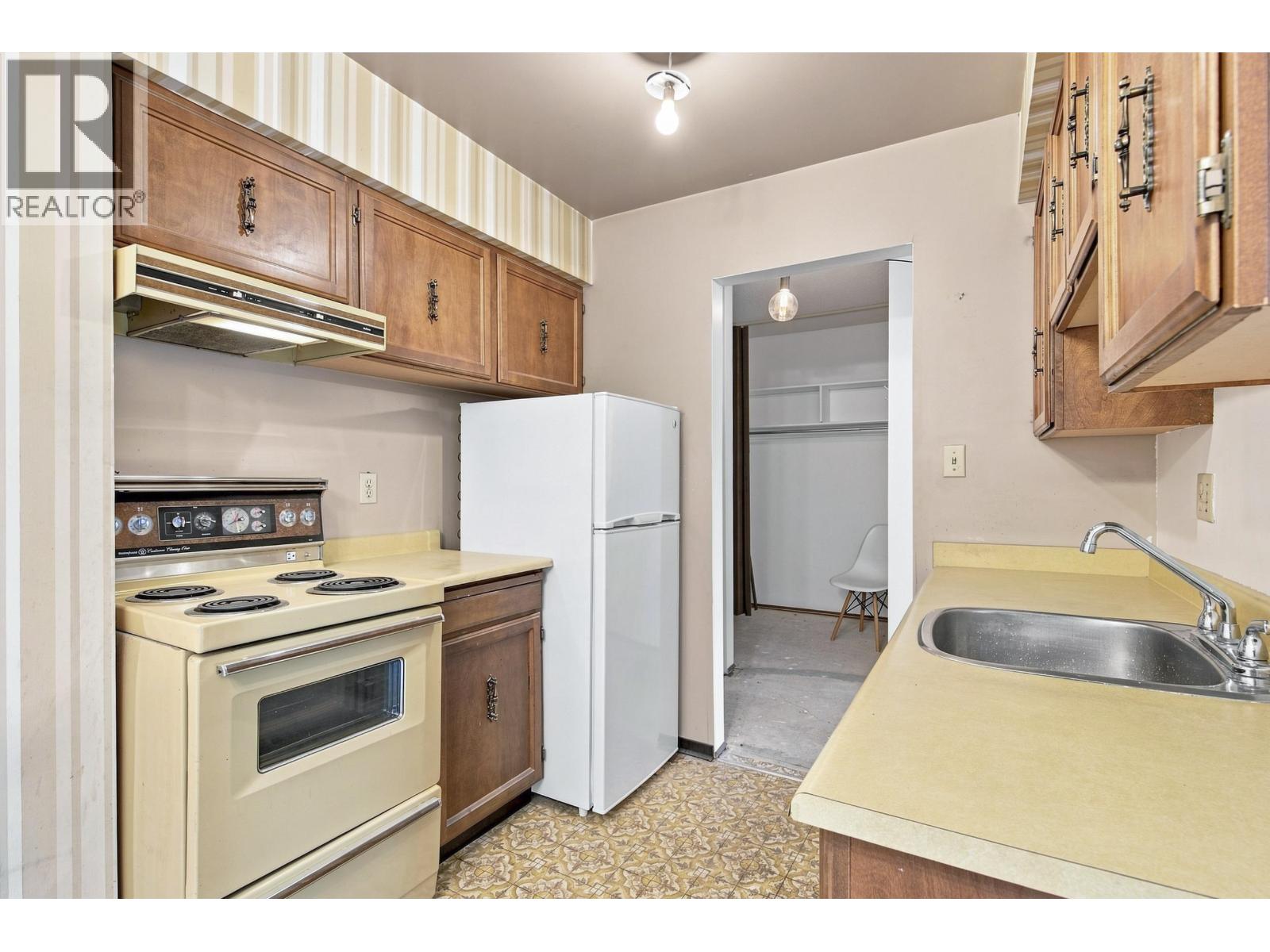 205 1825 W 8th Avenue Property Photo 8