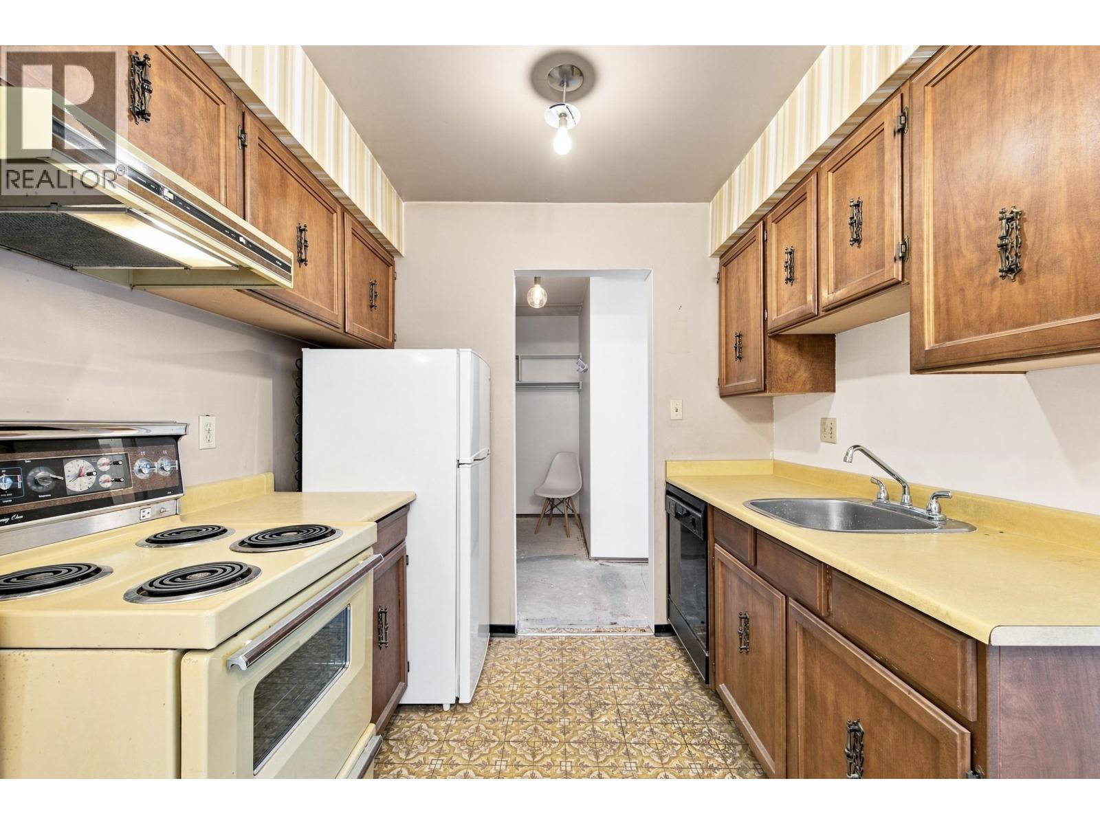 205 1825 W 8th Avenue Property Photo 9