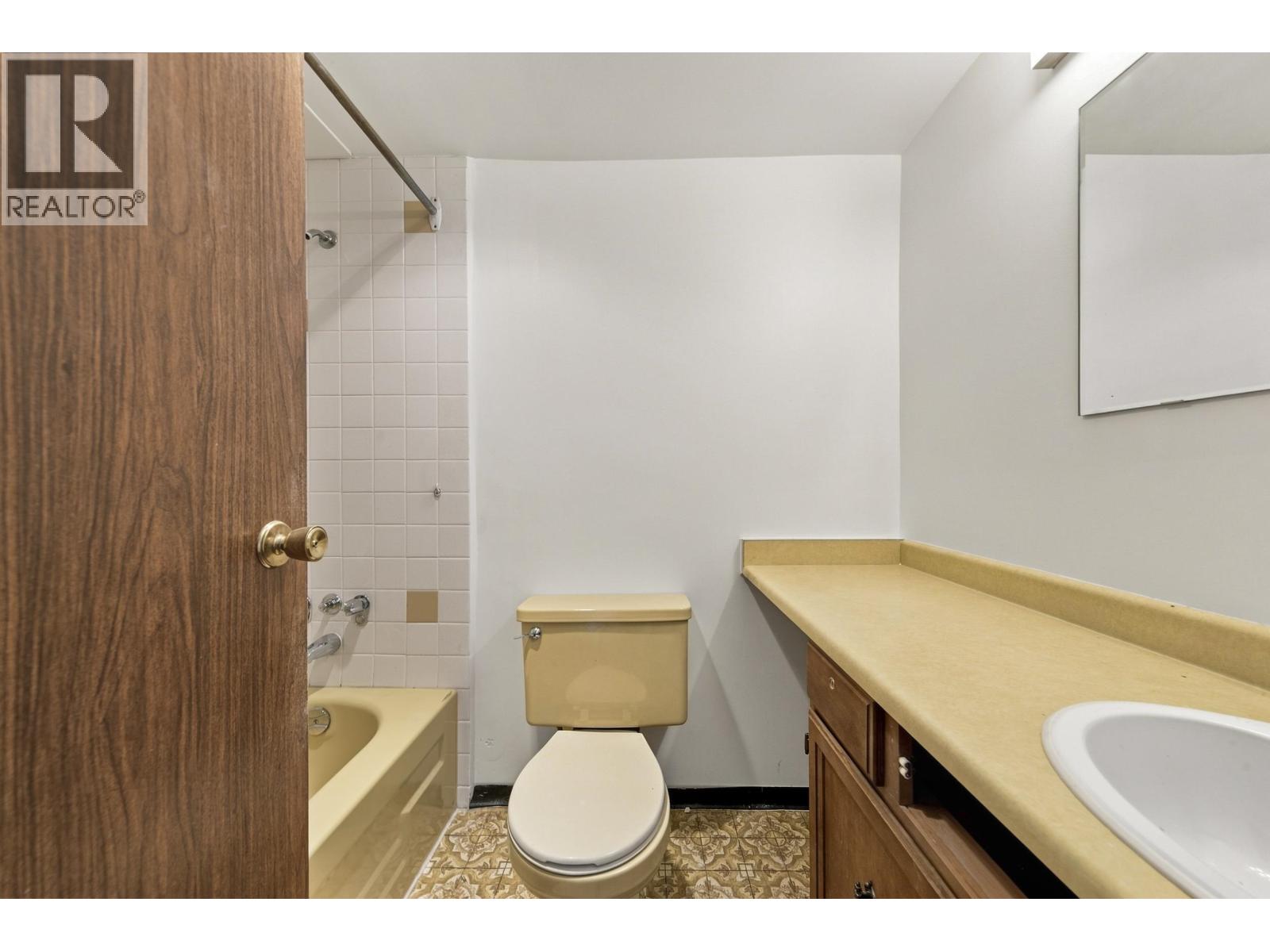 205 1825 W 8th Avenue Property Photo 18