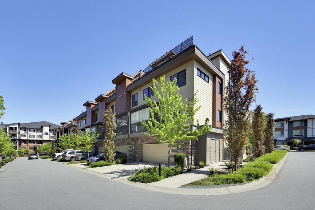 9 8567 204 Street Property Photo 4