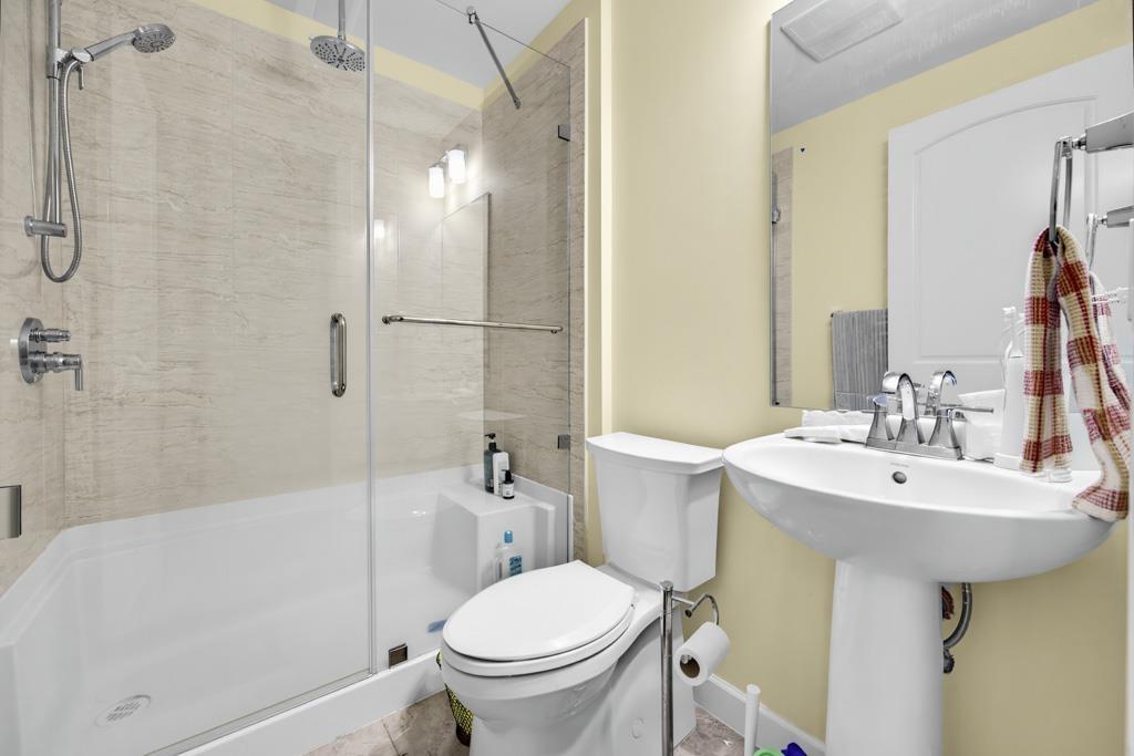 9 8567 204 Street Property Photo 11