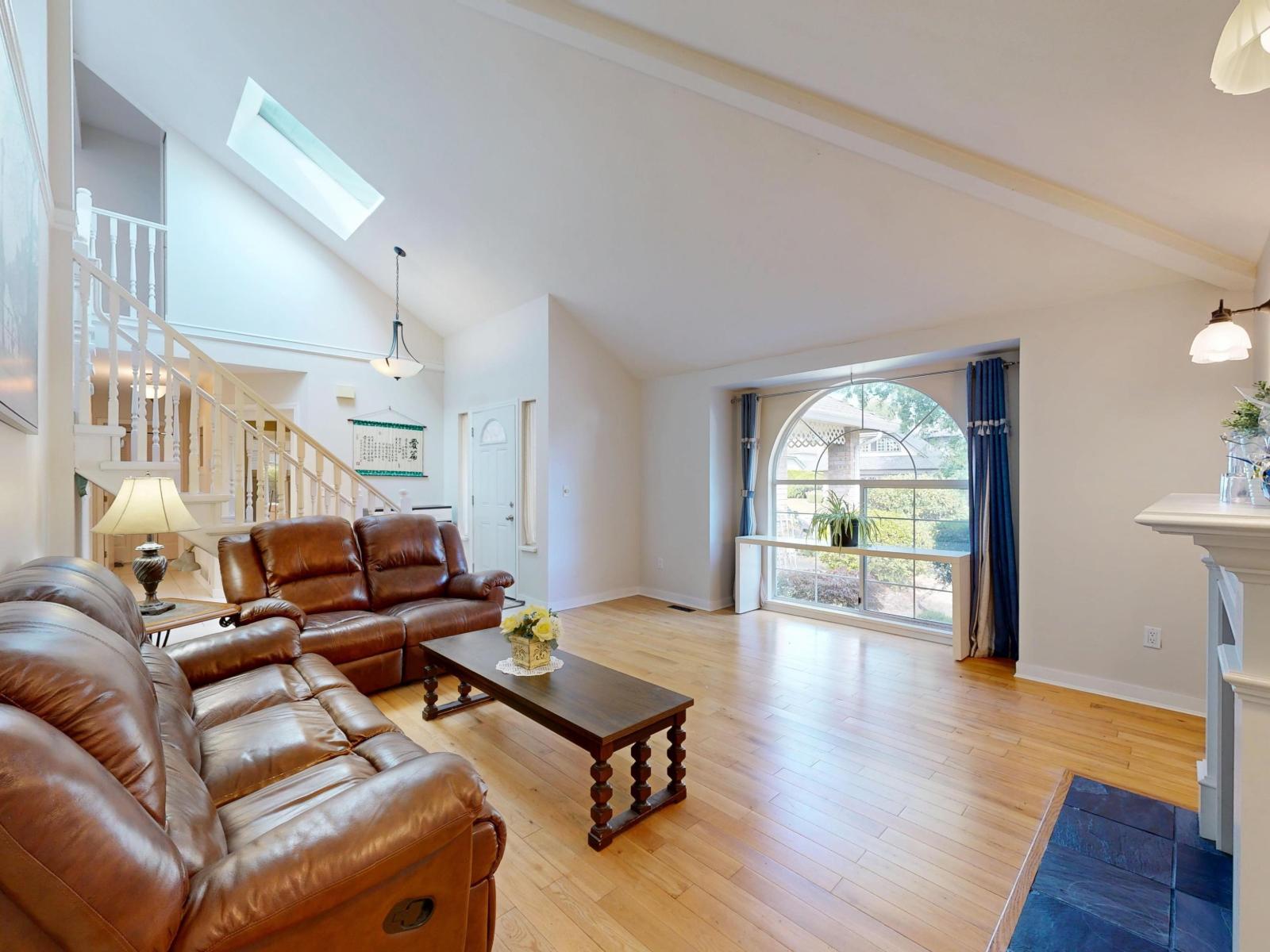 10285 167 Street Property Photo 2