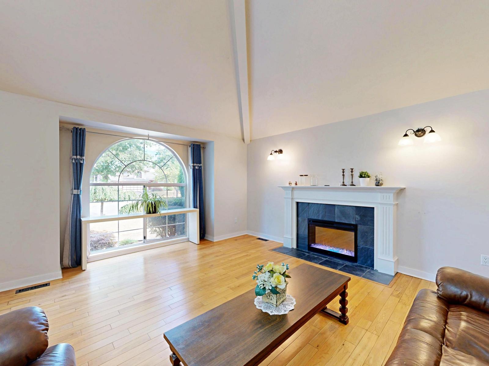 10285 167 Street Property Photo 5
