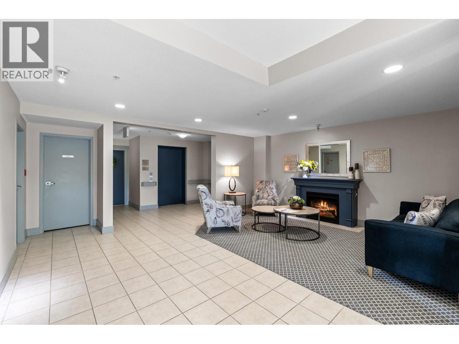 208 3151 Connaught Crescent Property Photo 2