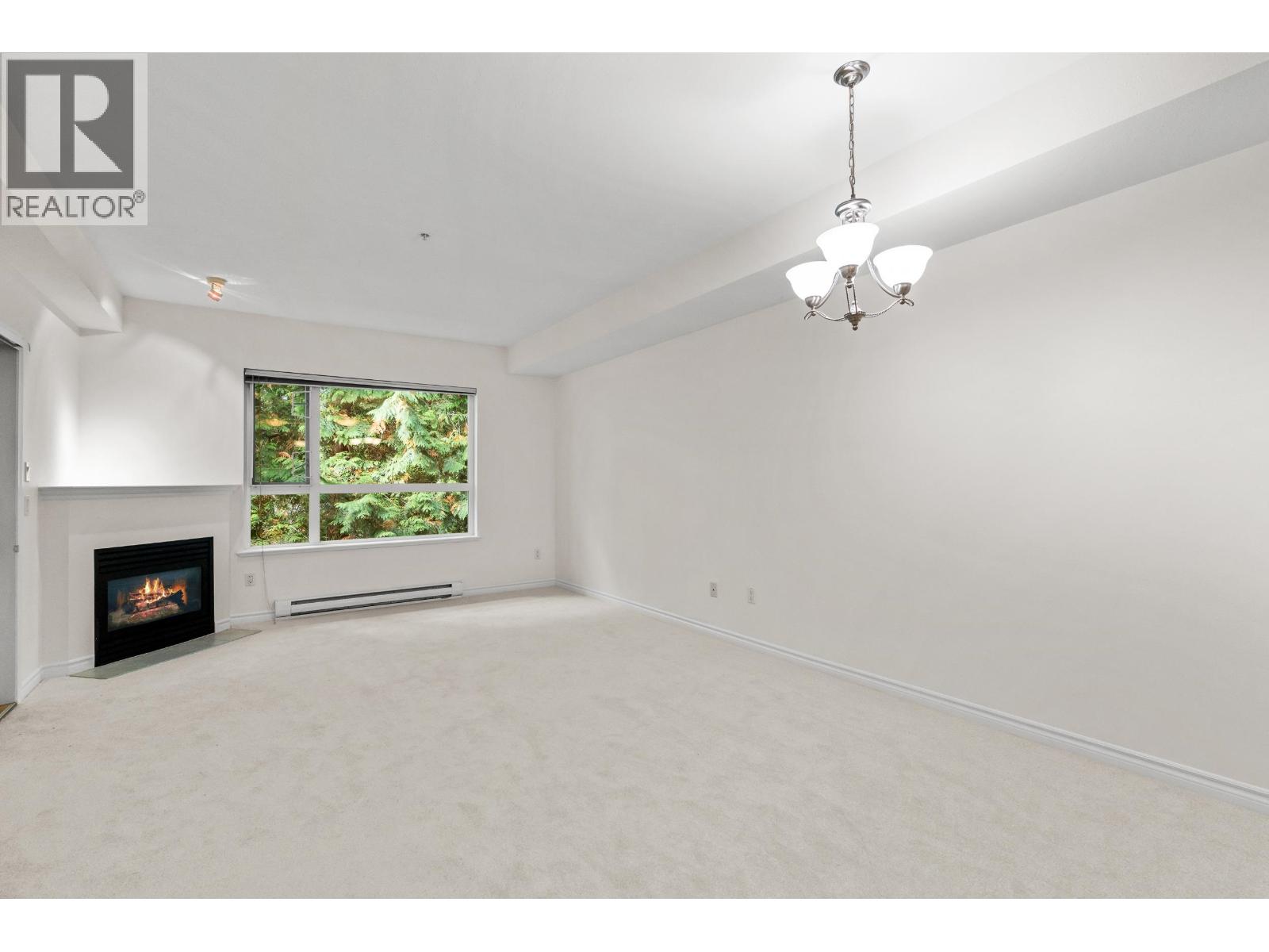 208 3151 Connaught Crescent Property Photo 9