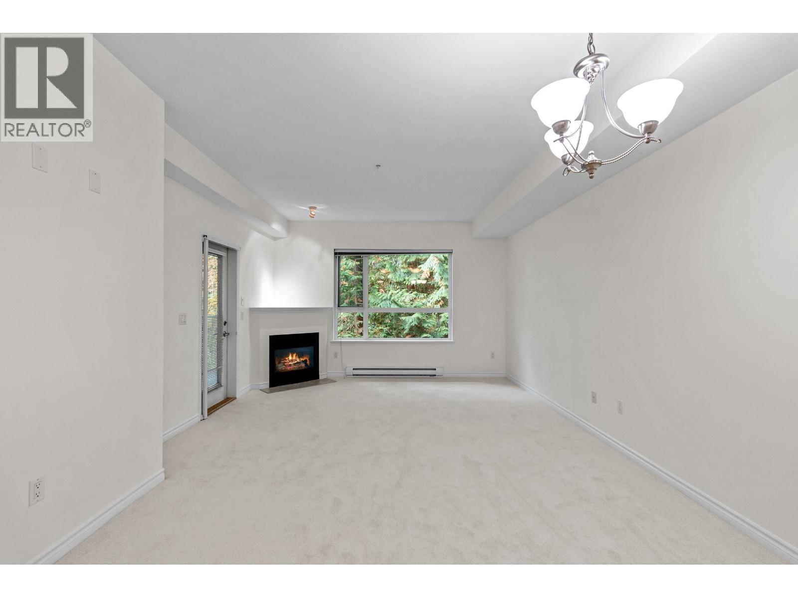 208 3151 Connaught Crescent Property Photo 10