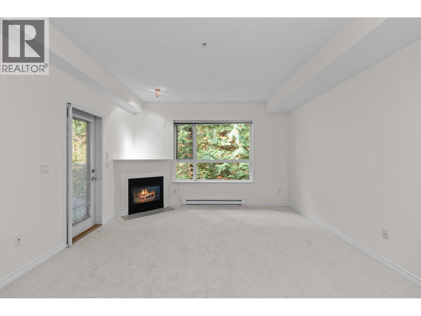 208 3151 Connaught Crescent Property Photo 12