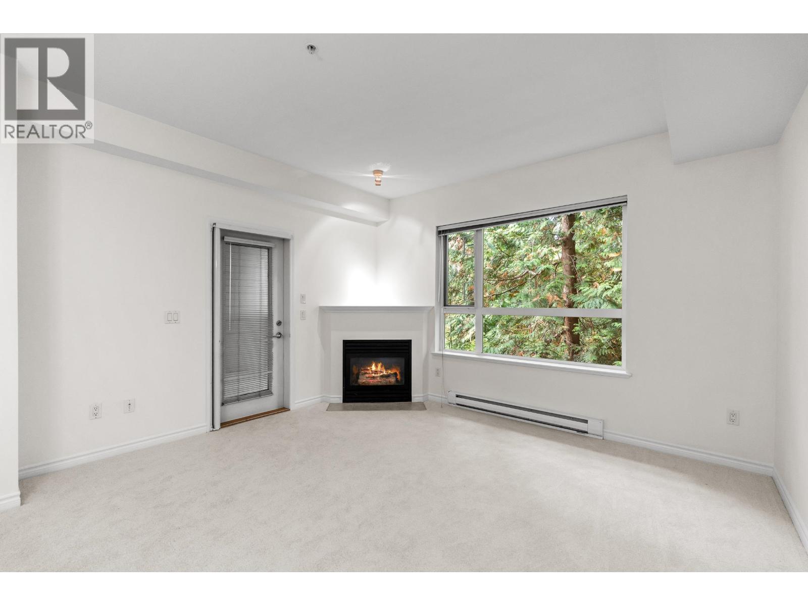 208 3151 Connaught Crescent Property Photo 13