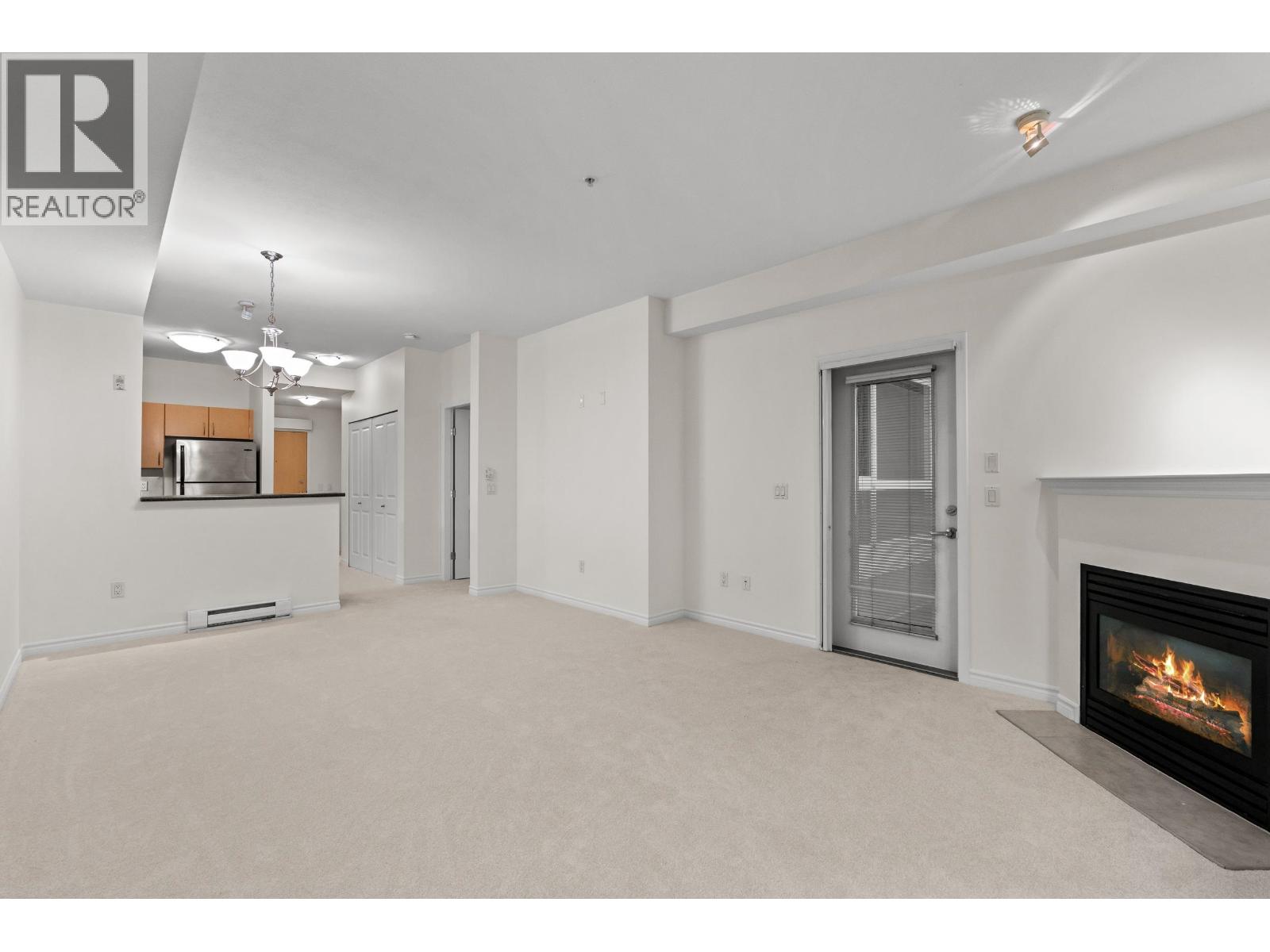 208 3151 Connaught Crescent Property Photo 14