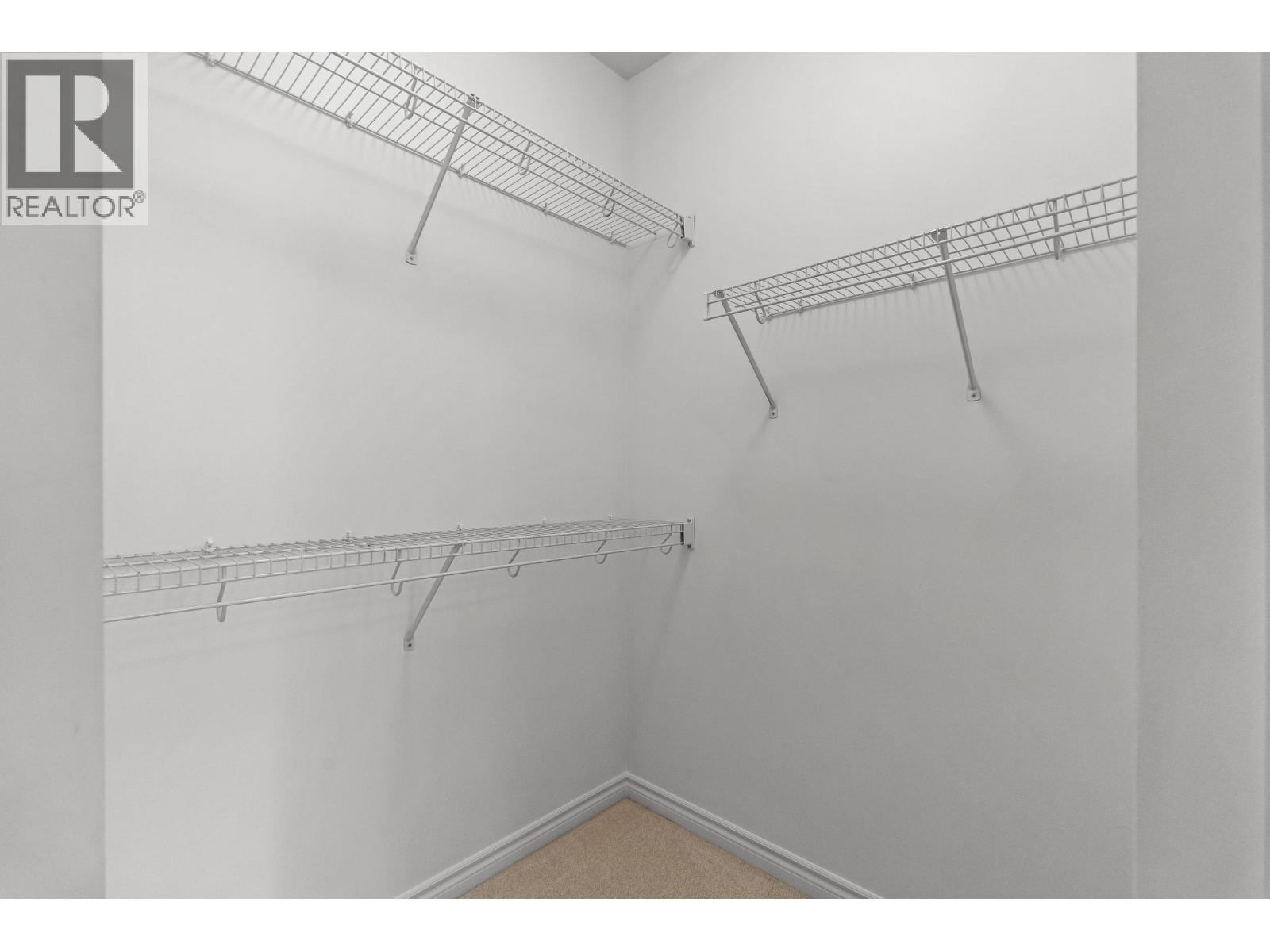208 3151 Connaught Crescent Property Photo 19