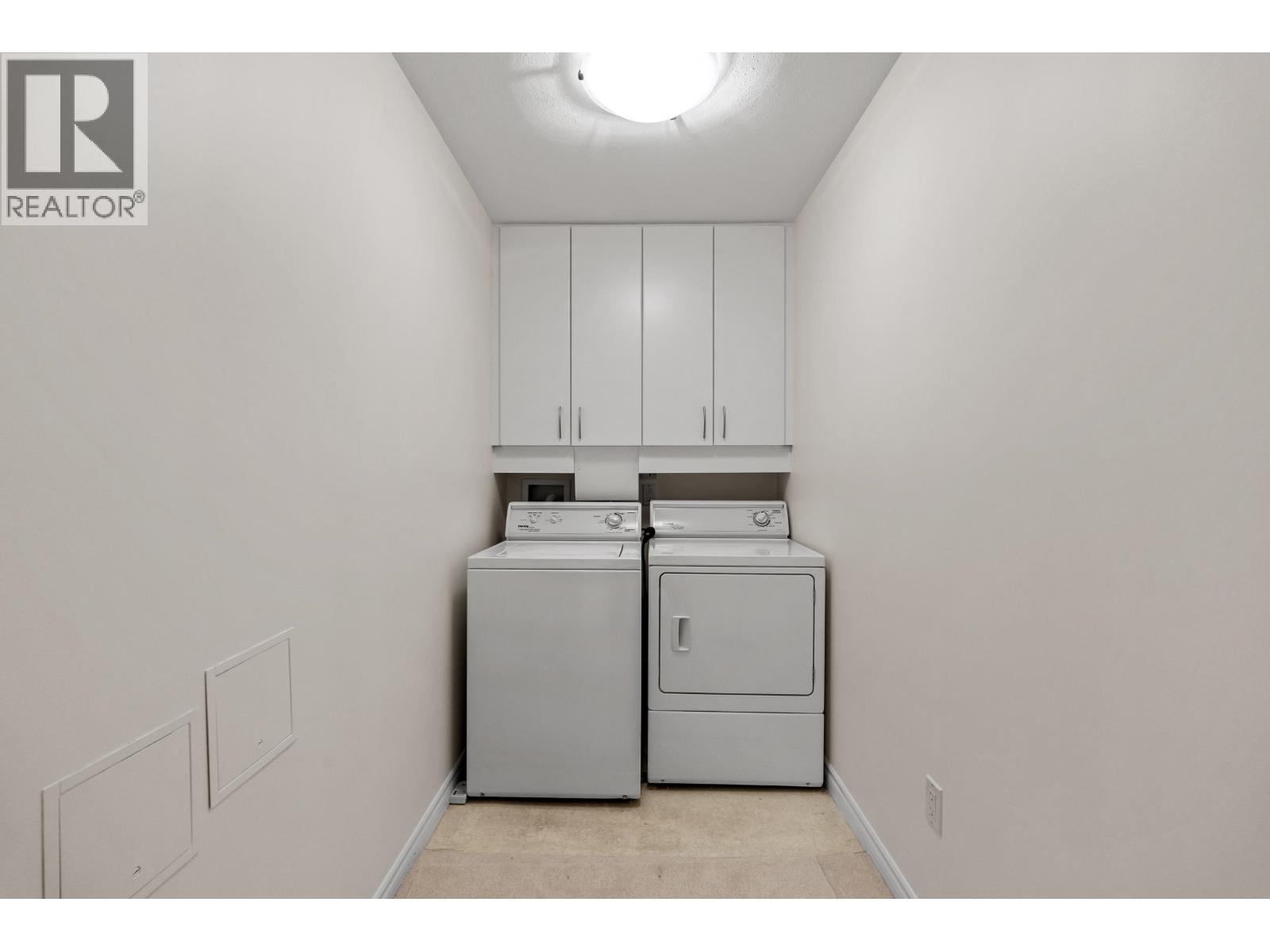 208 3151 Connaught Crescent Property Photo 21