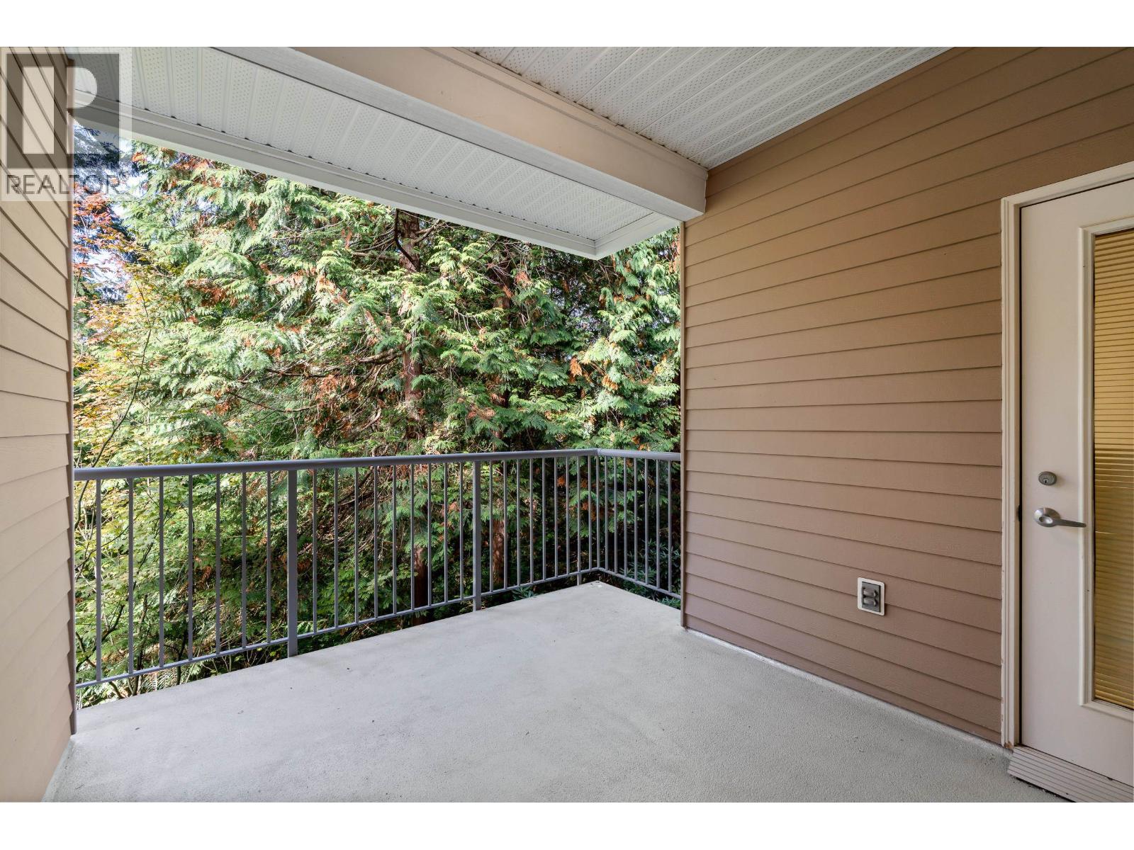 208 3151 Connaught Crescent Property Photo 23