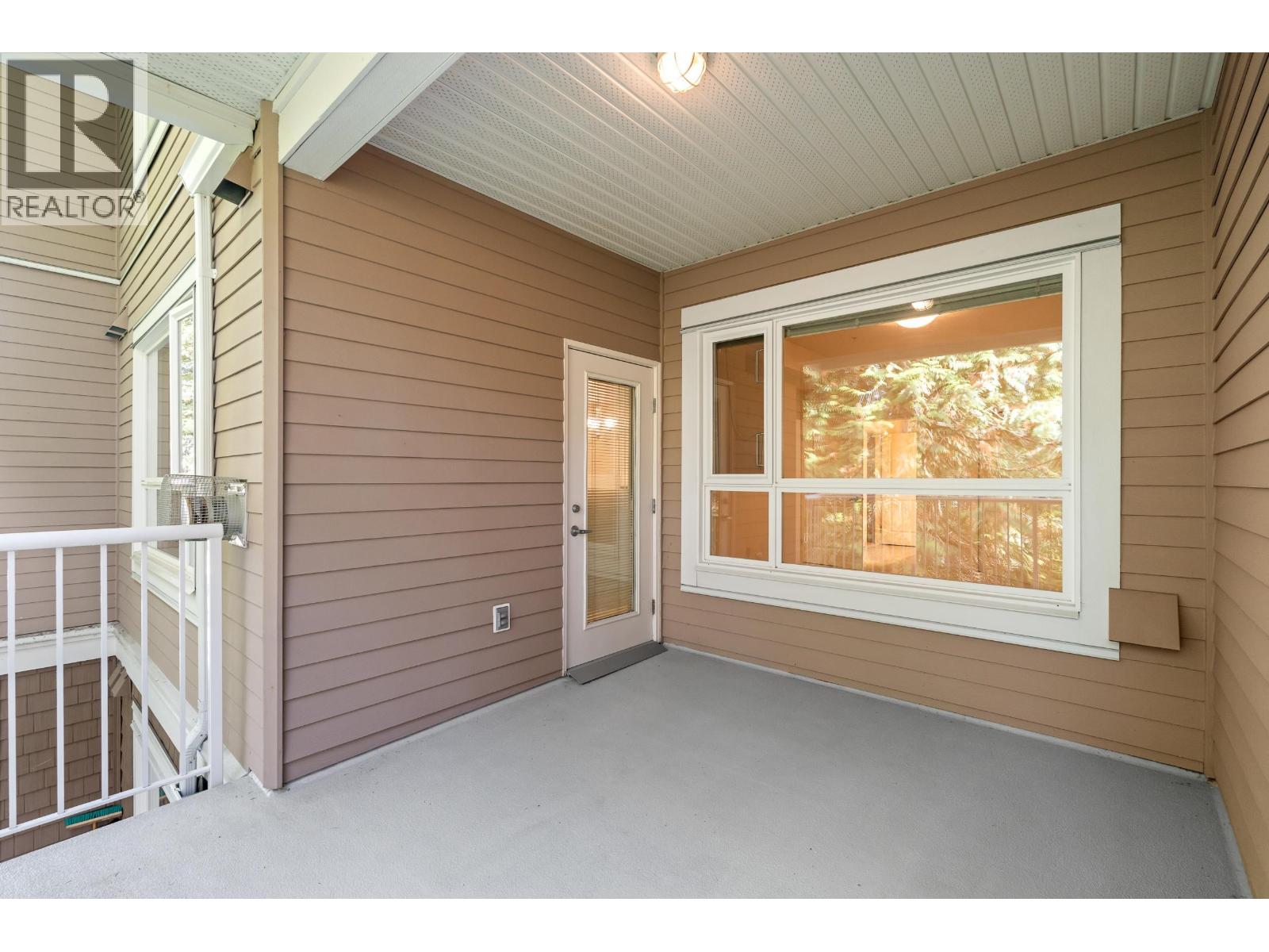 208 3151 Connaught Crescent Property Photo 24