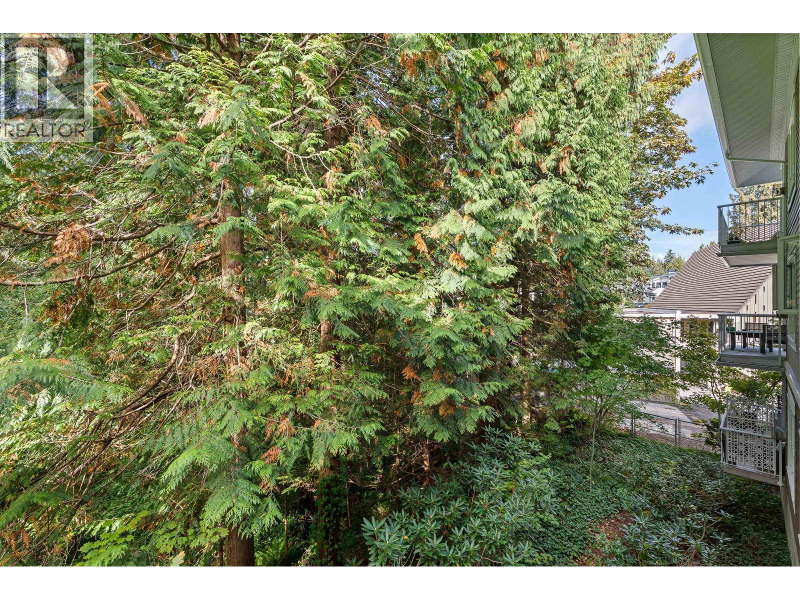 208 3151 Connaught Crescent Property Photo 25