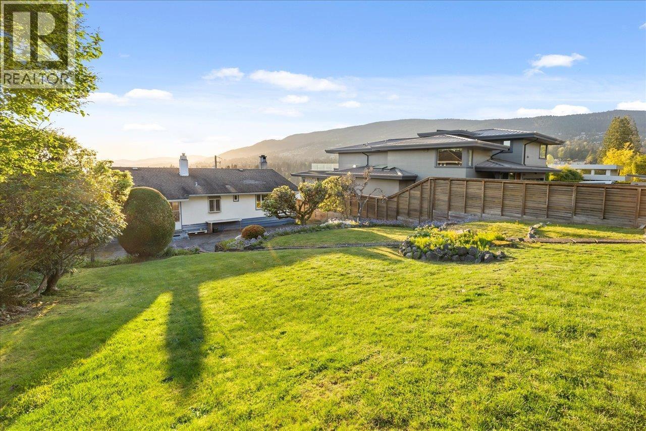 982 Braeside Street Property Photo 3