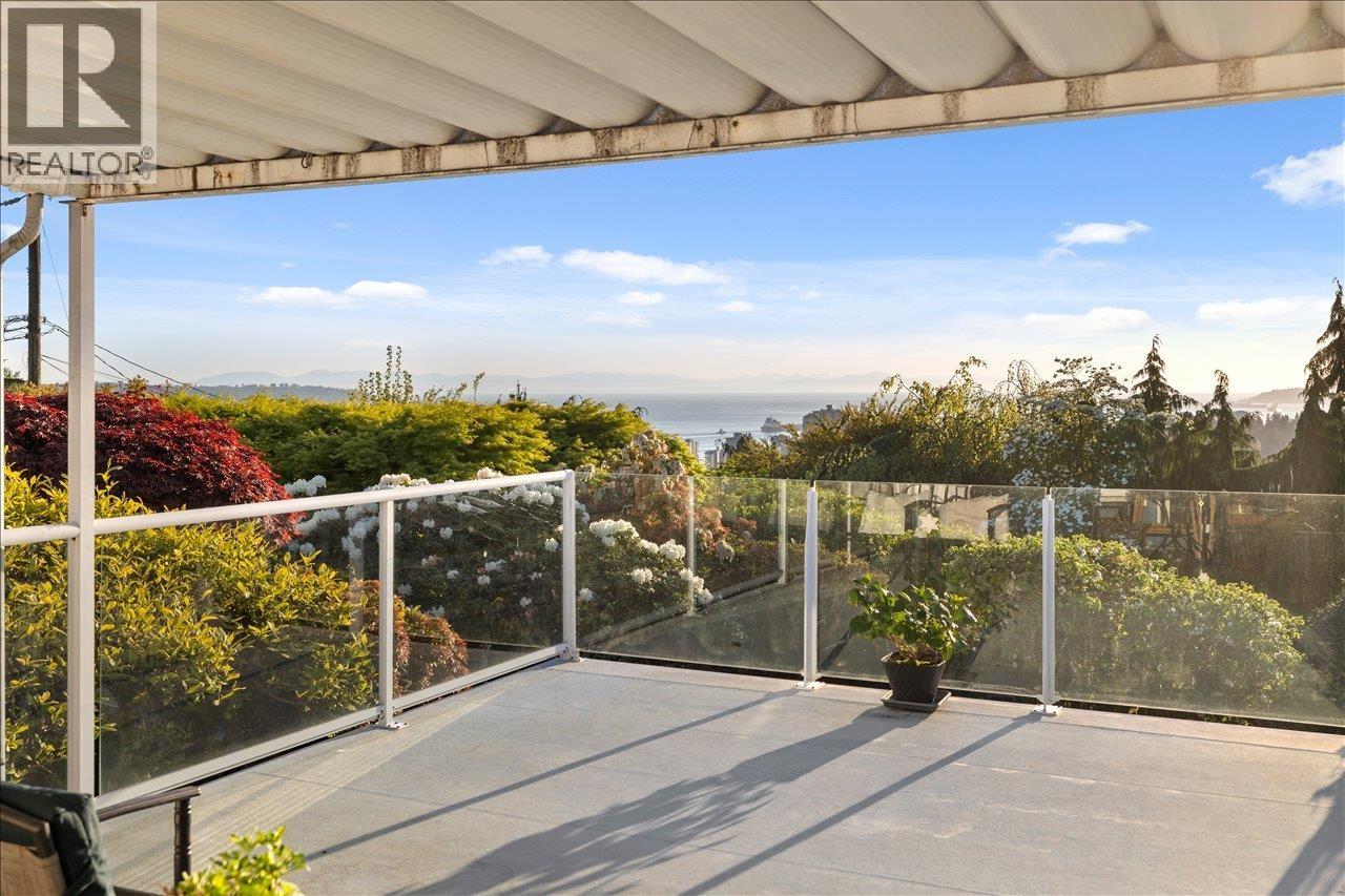 982 Braeside Street Property Photo 12