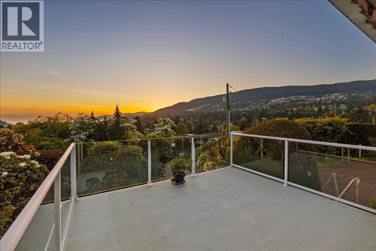 982 Braeside Street Property Photo 15