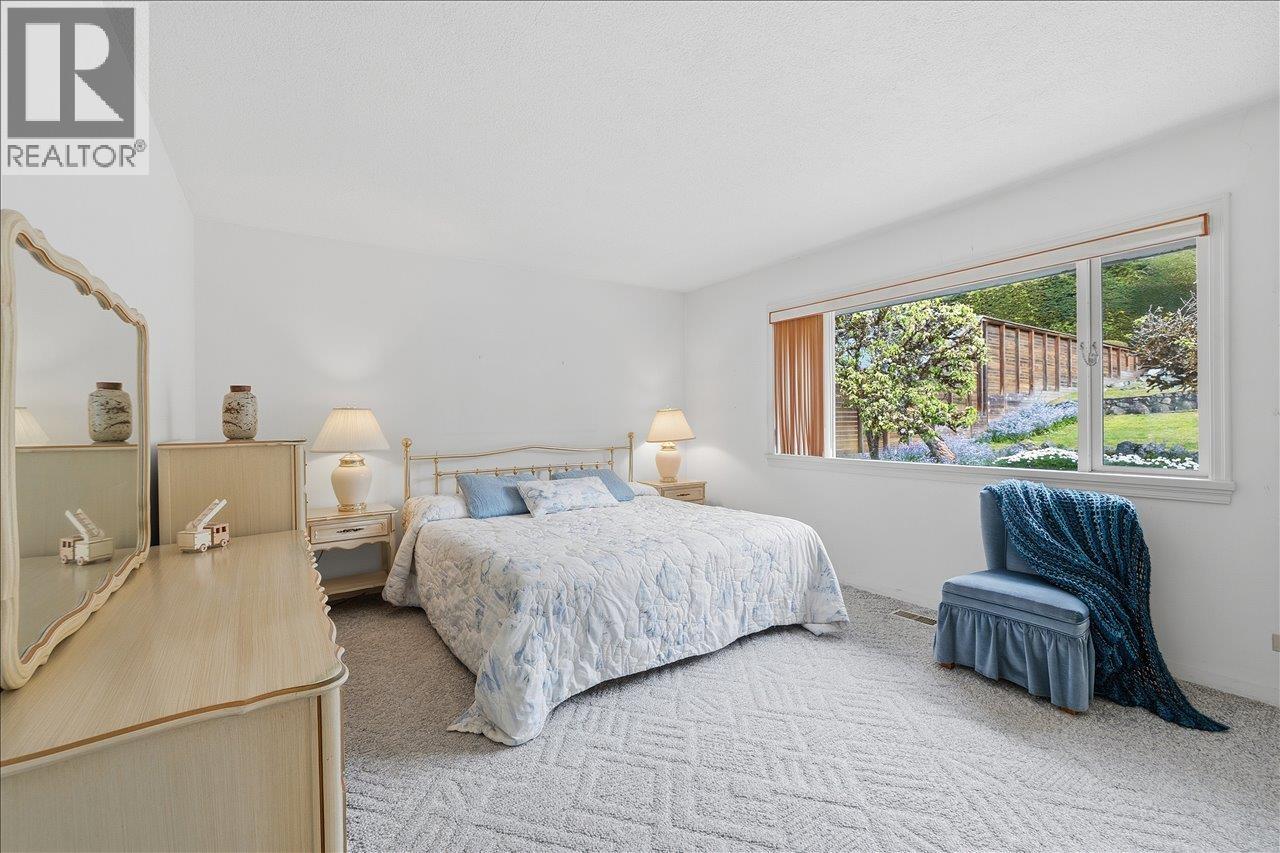 982 Braeside Street Property Photo 25