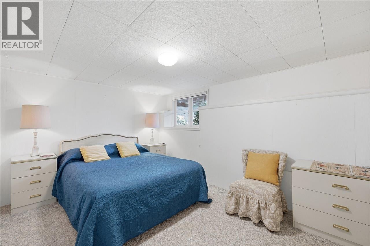 982 Braeside Street Property Photo 28