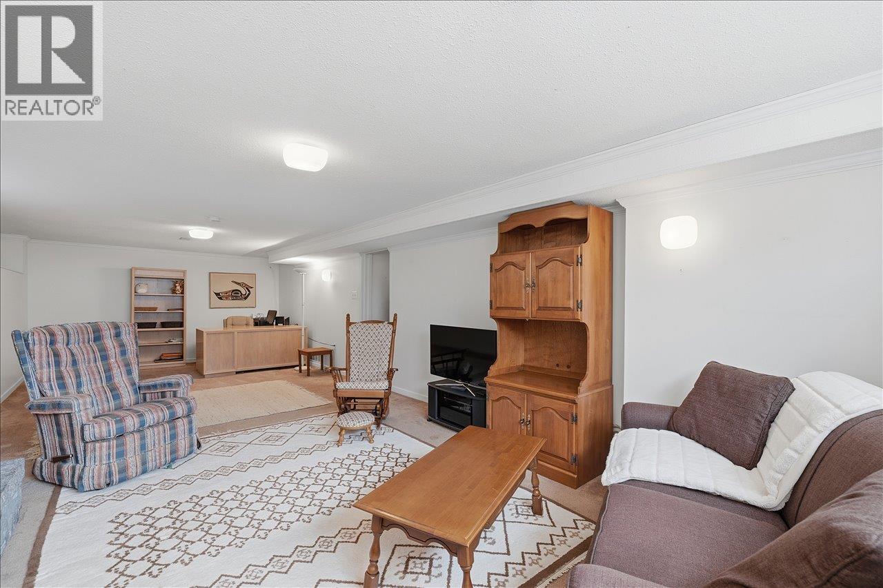 982 Braeside Street Property Photo 31