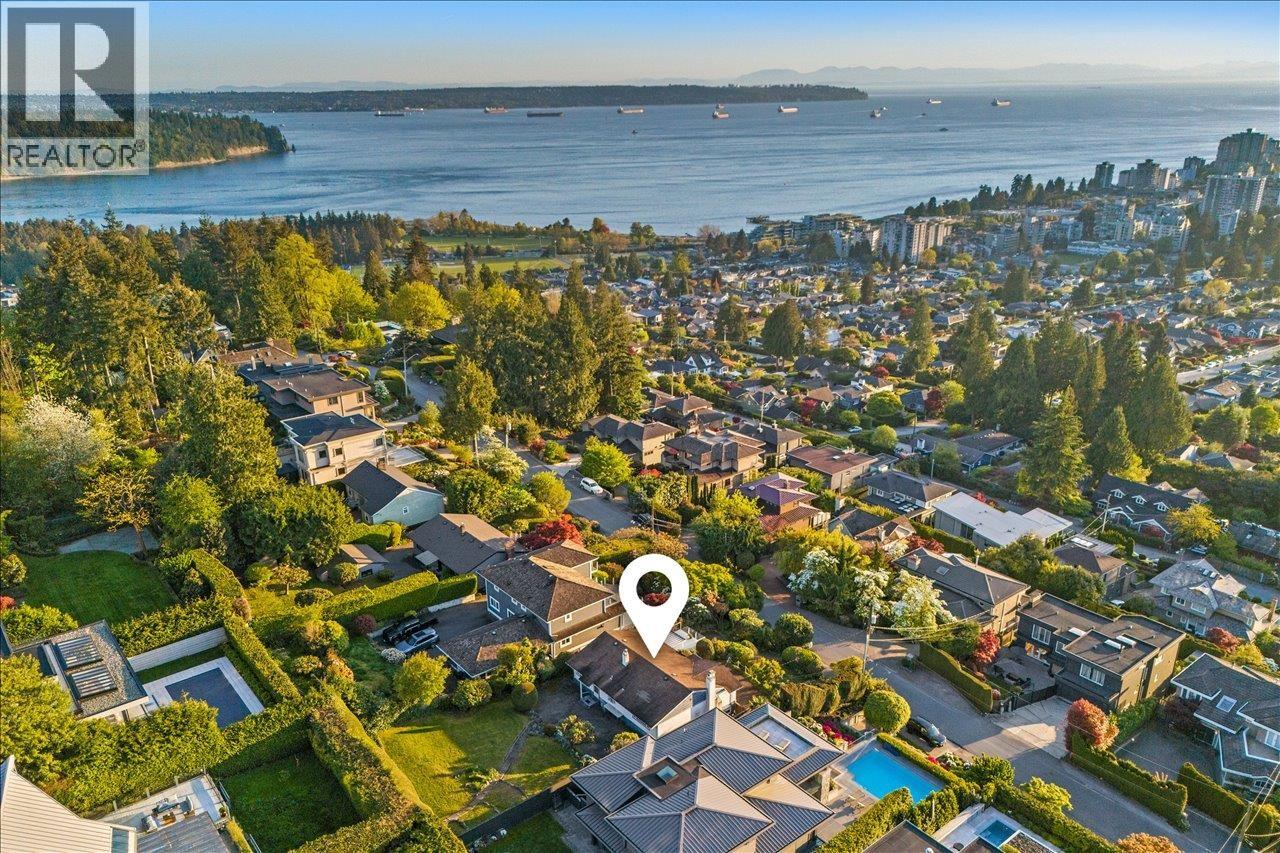 982 Braeside Street Property Photo 39