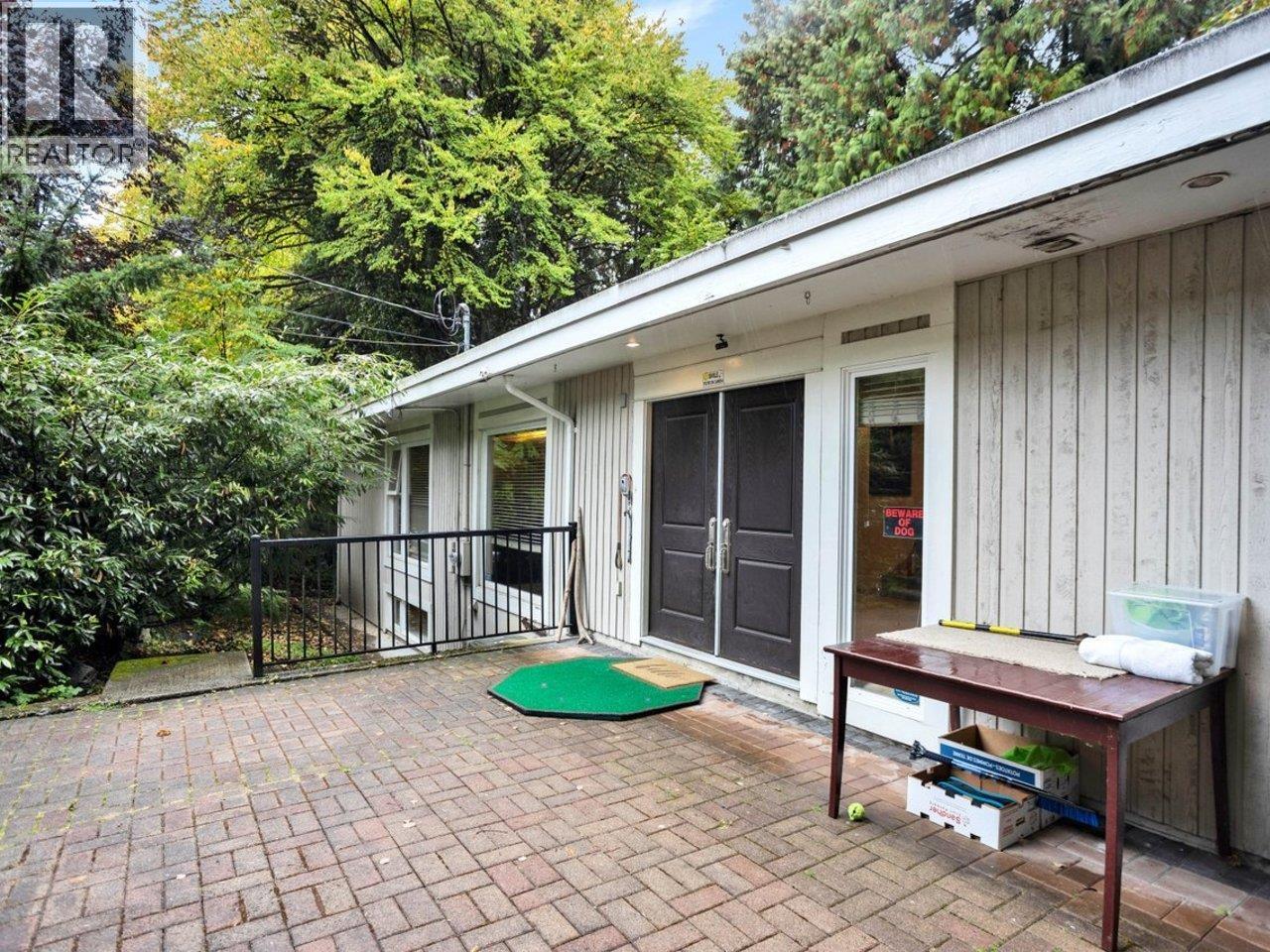 7565 Whelen Court Property Photo 3